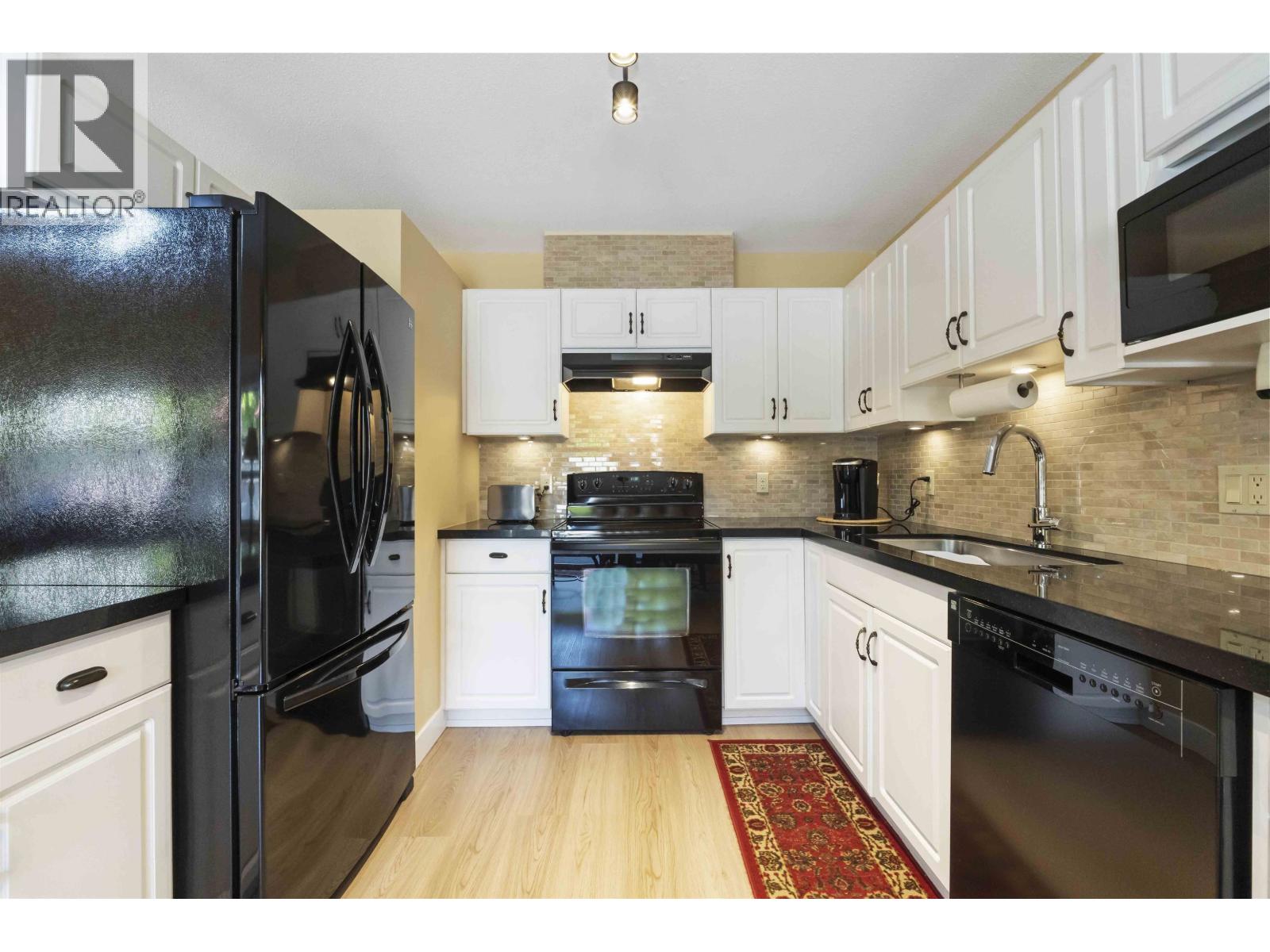 Photo 12 of 11 11860 210 Street, Maple Ridge BC
