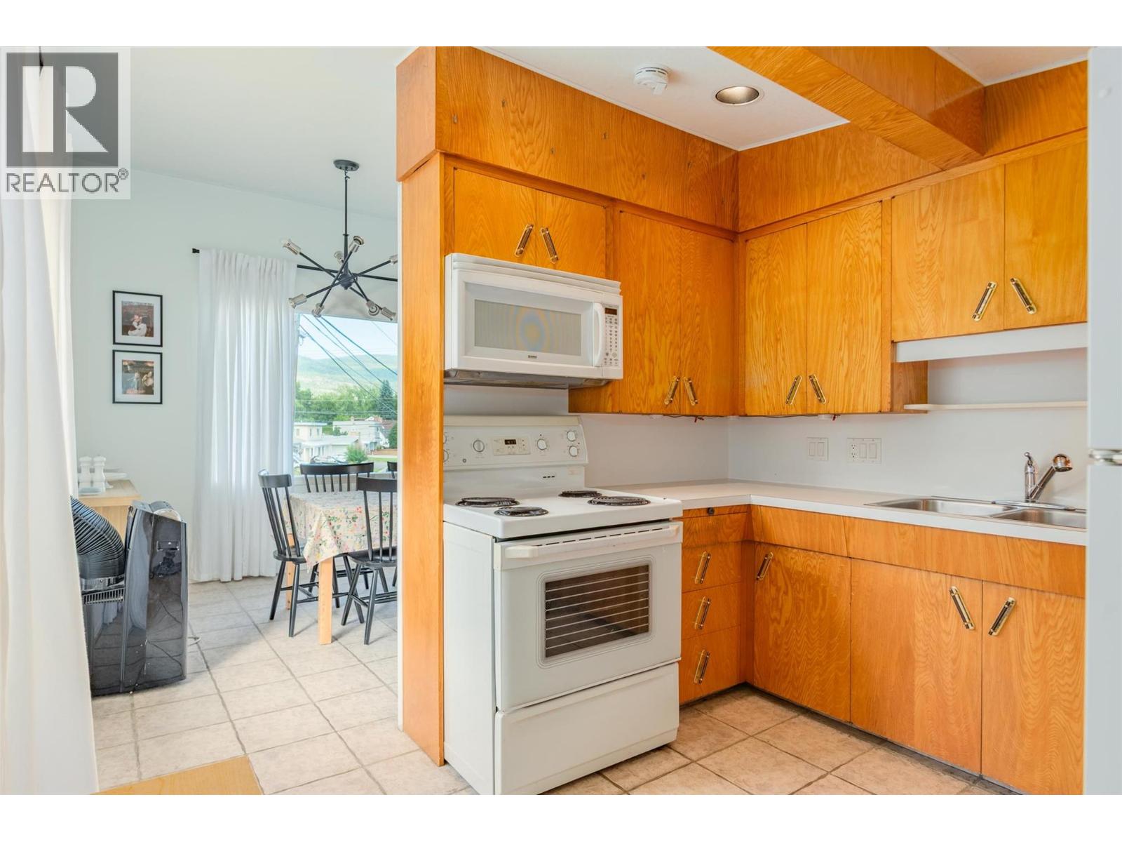 Photo 11 of 511 Forrest Drive, Warfield BC
