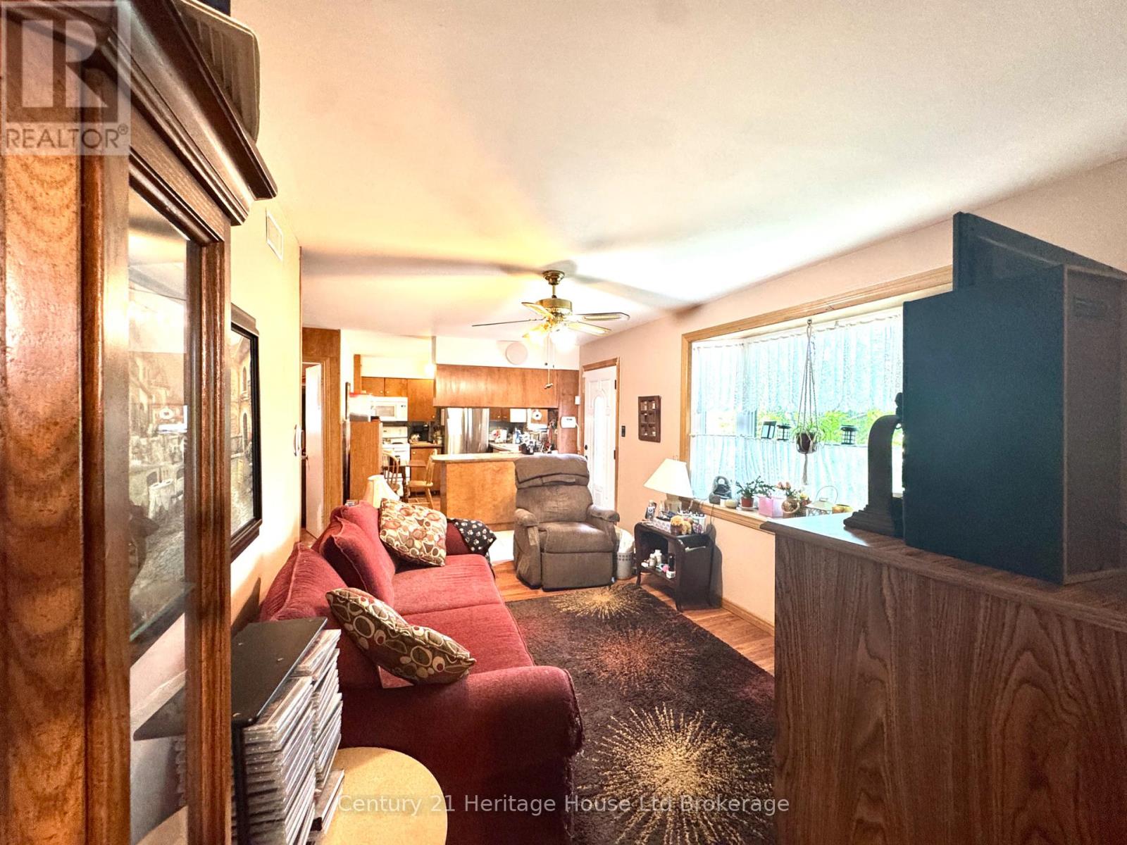 Photo 11 of 369 Riverside Drive, Welland ON