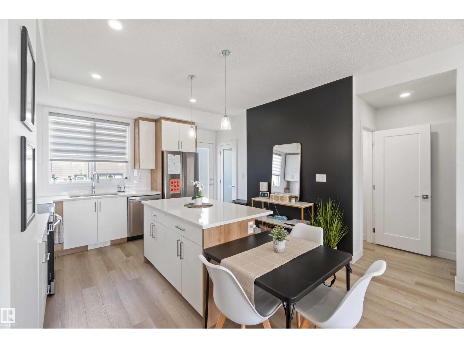 Photo 9 of 22778 97 Av Nw, Edmonton AB