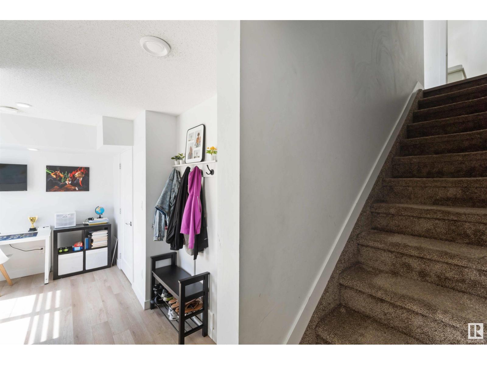Photo 18 of 22778 97 Av Nw, Edmonton AB