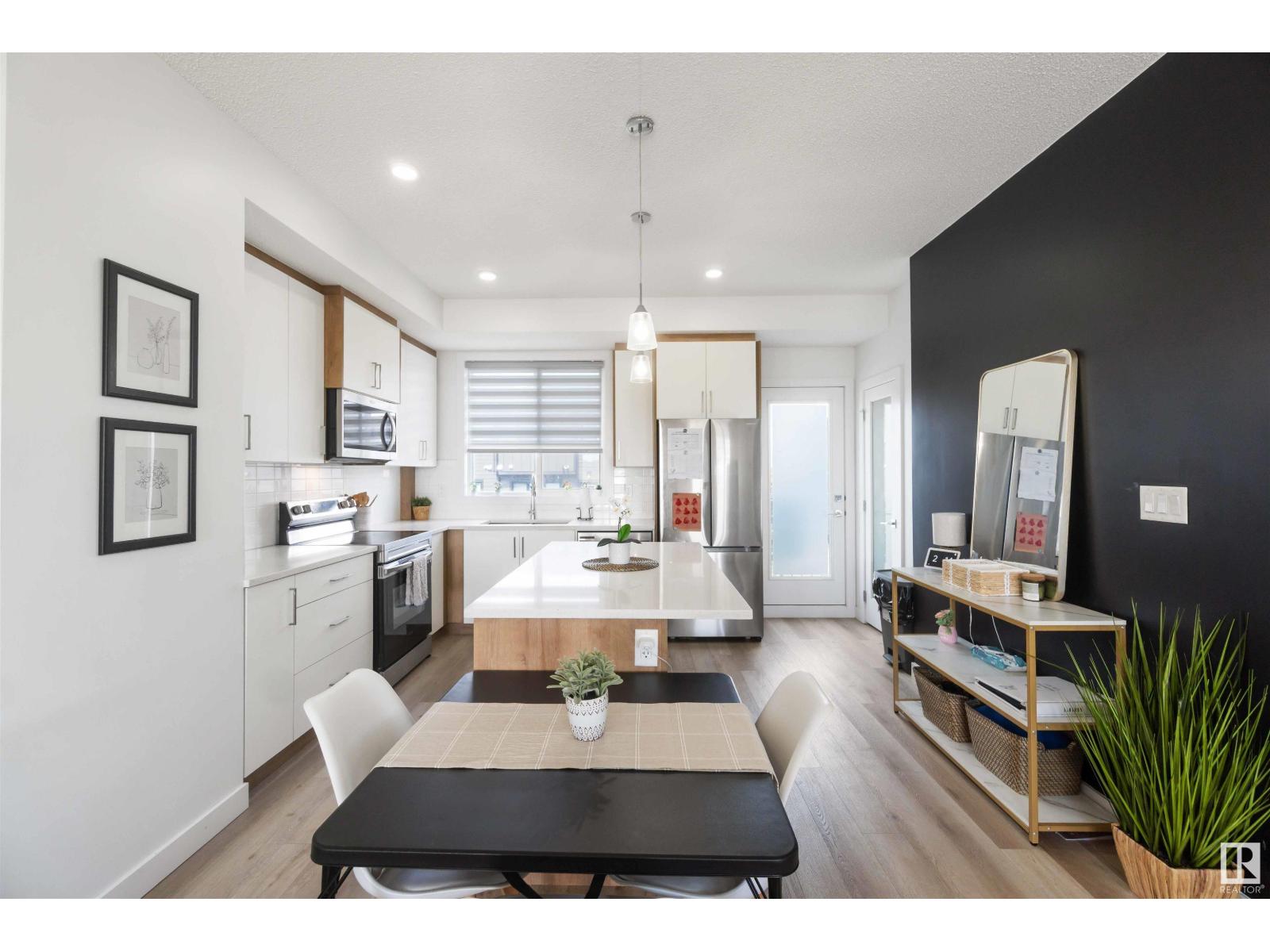 Photo 8 of 22778 97 Av Nw, Edmonton AB