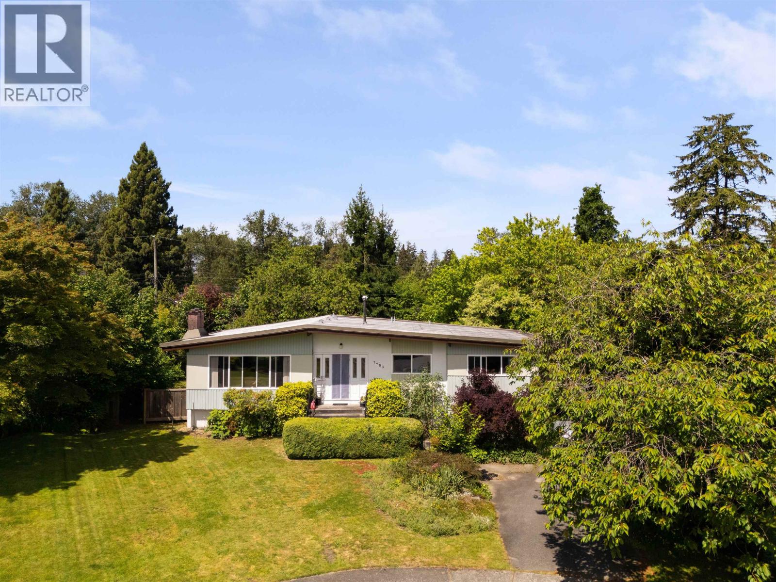 Photo 2 of 7482 Kraft Place, Burnaby BC
