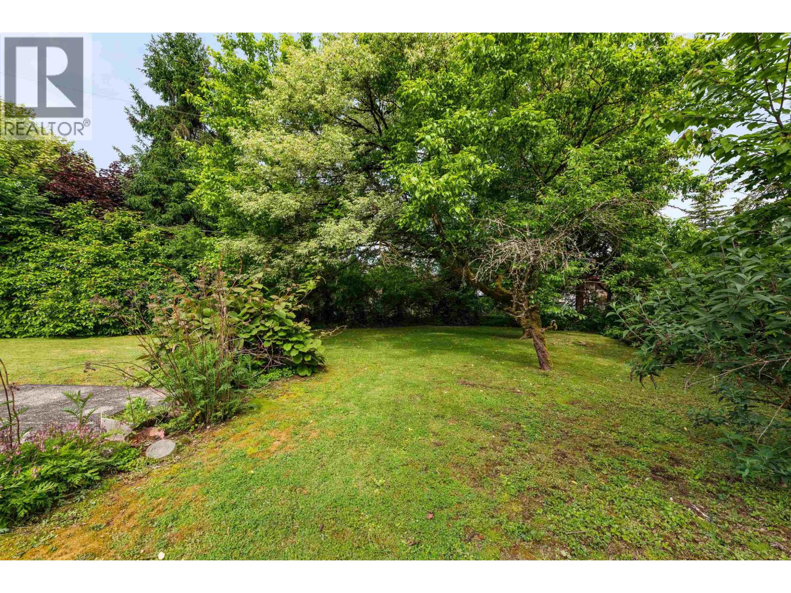 Photo 6 of 7482 Kraft Place, Burnaby BC