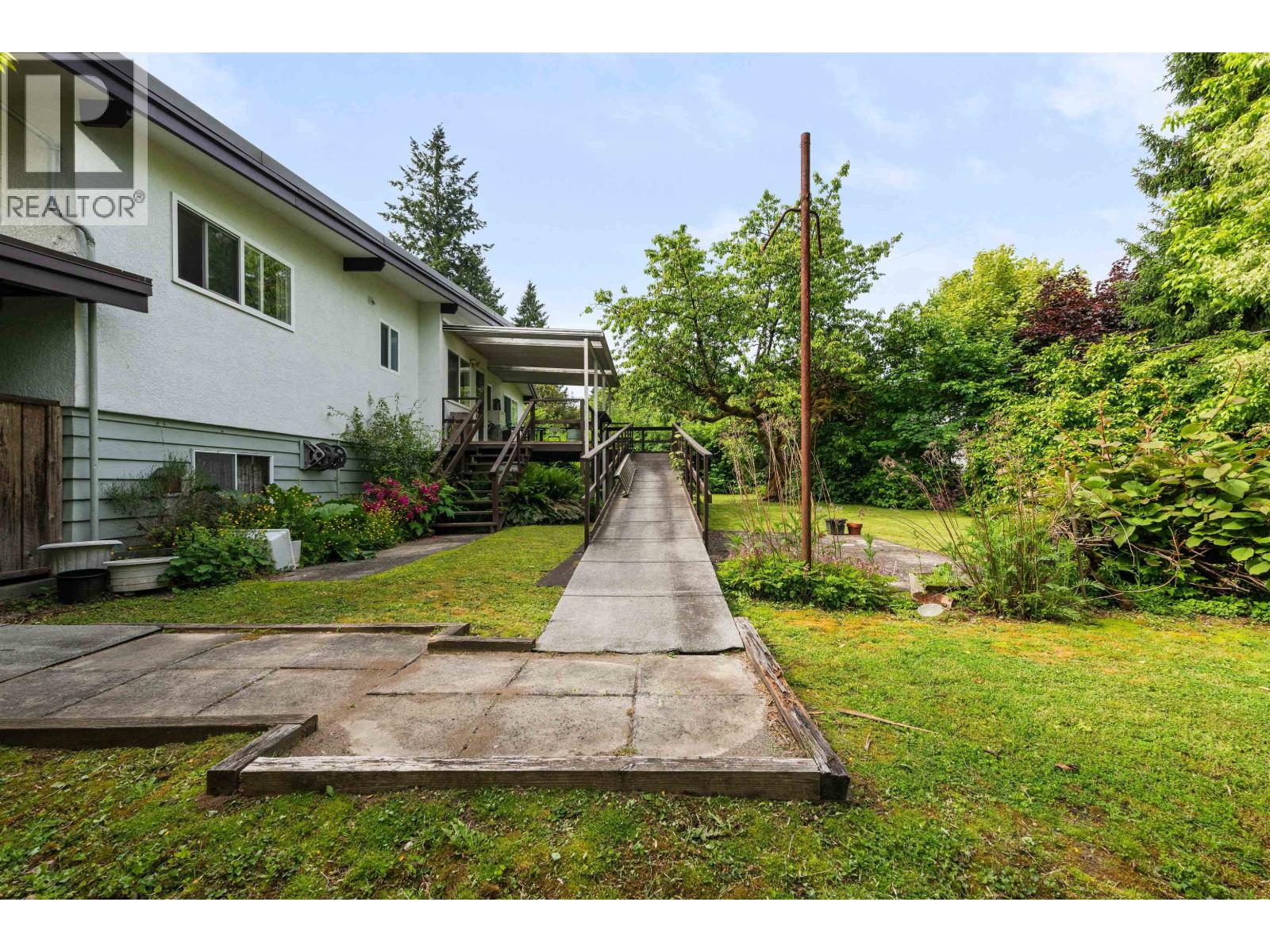 Photo 7 of 7482 Kraft Place, Burnaby BC