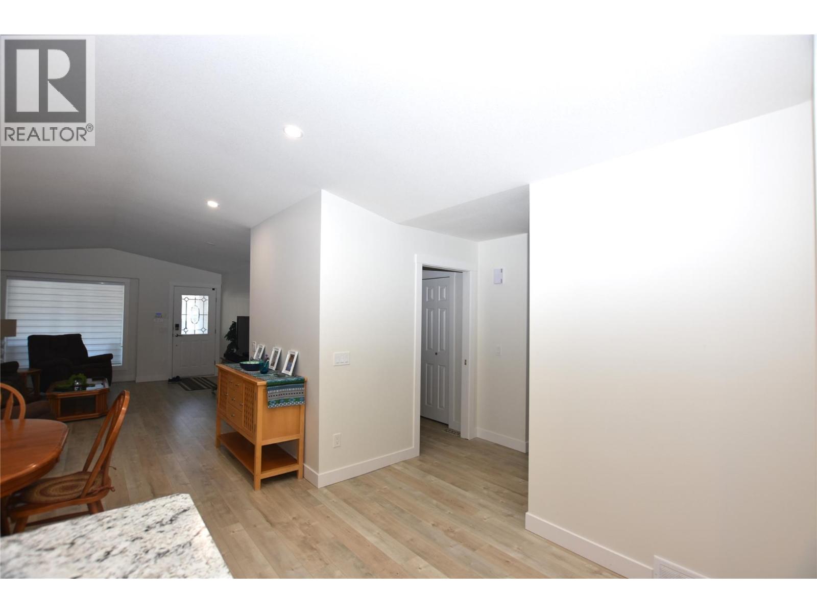  233 234 Falcon Avenue, Vernon