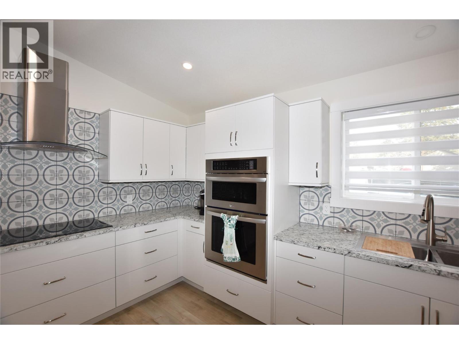 233 234 Falcon Avenue, Vernon