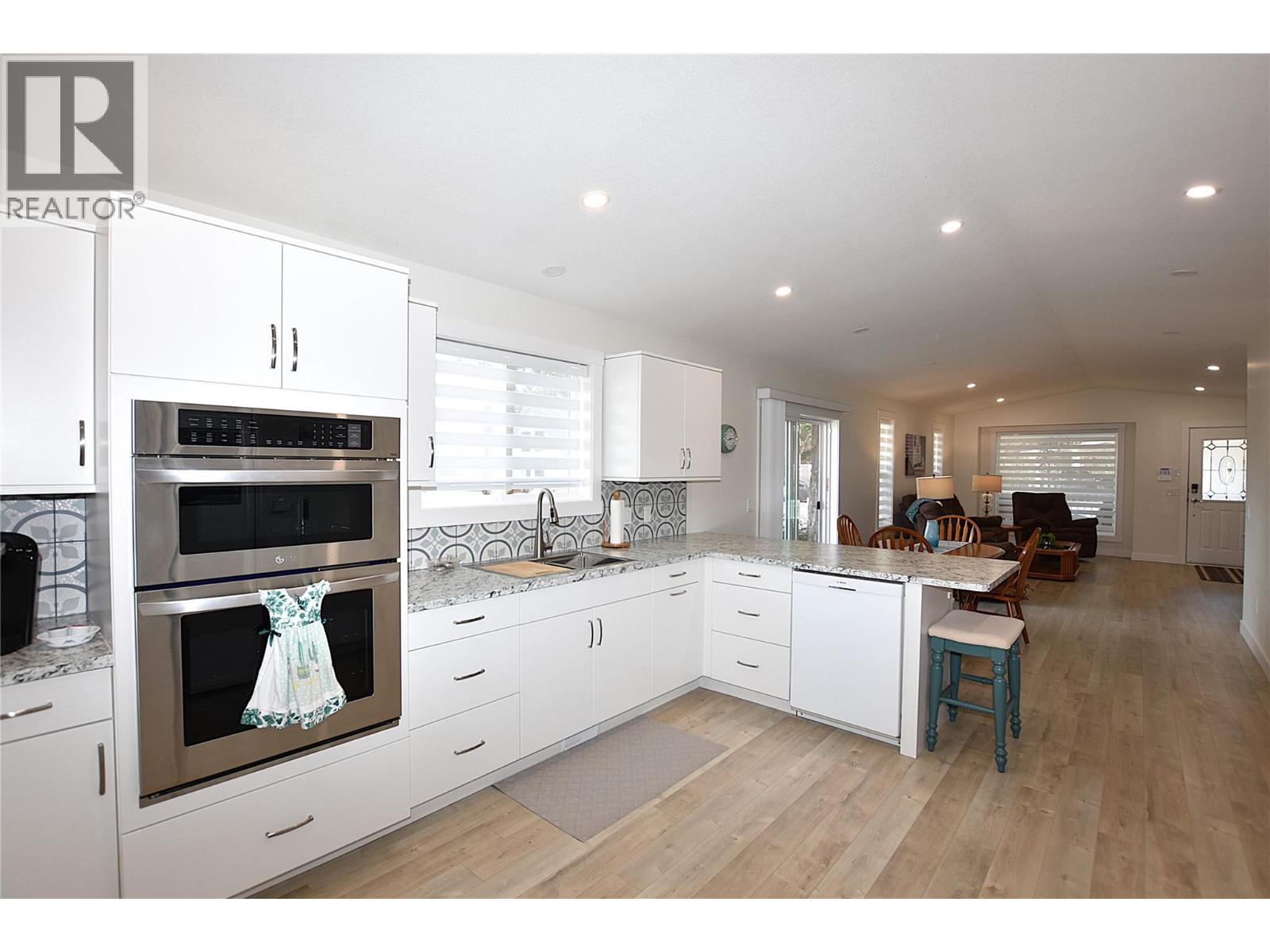  233 234 Falcon Avenue, Vernon