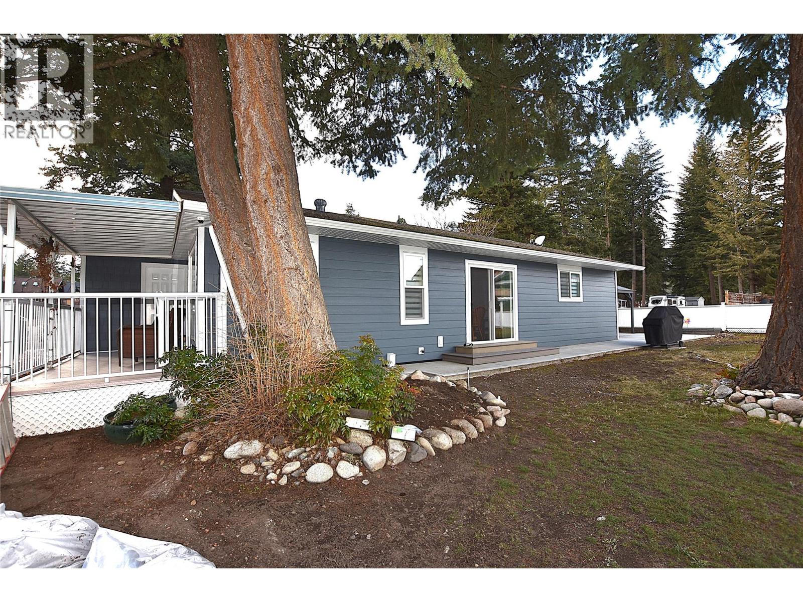  233 234 Falcon Avenue, Vernon