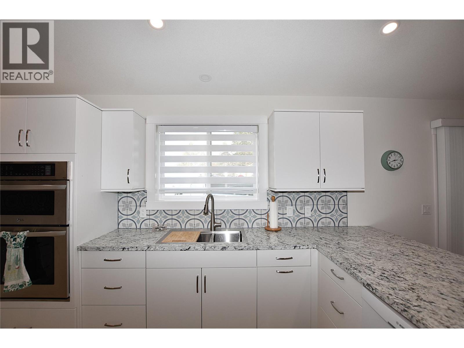  233 234 Falcon Avenue, Vernon