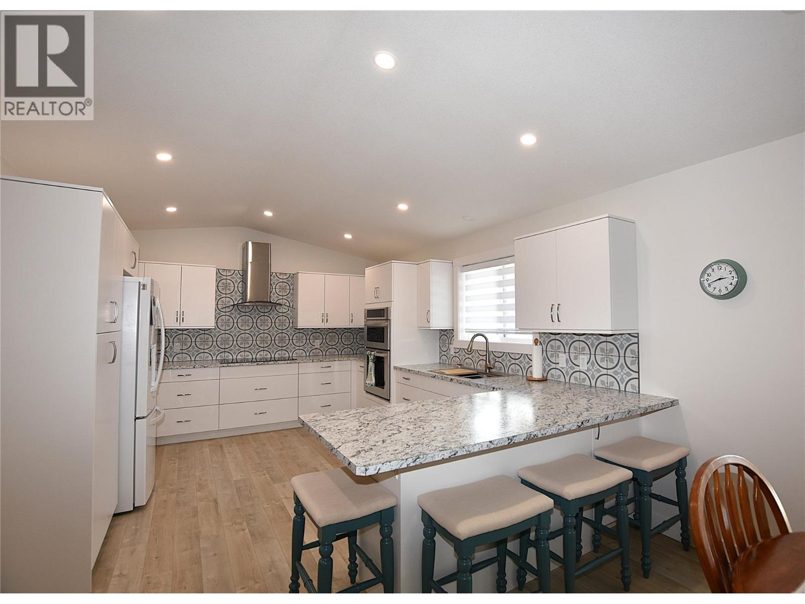  233 234 Falcon Avenue, Vernon