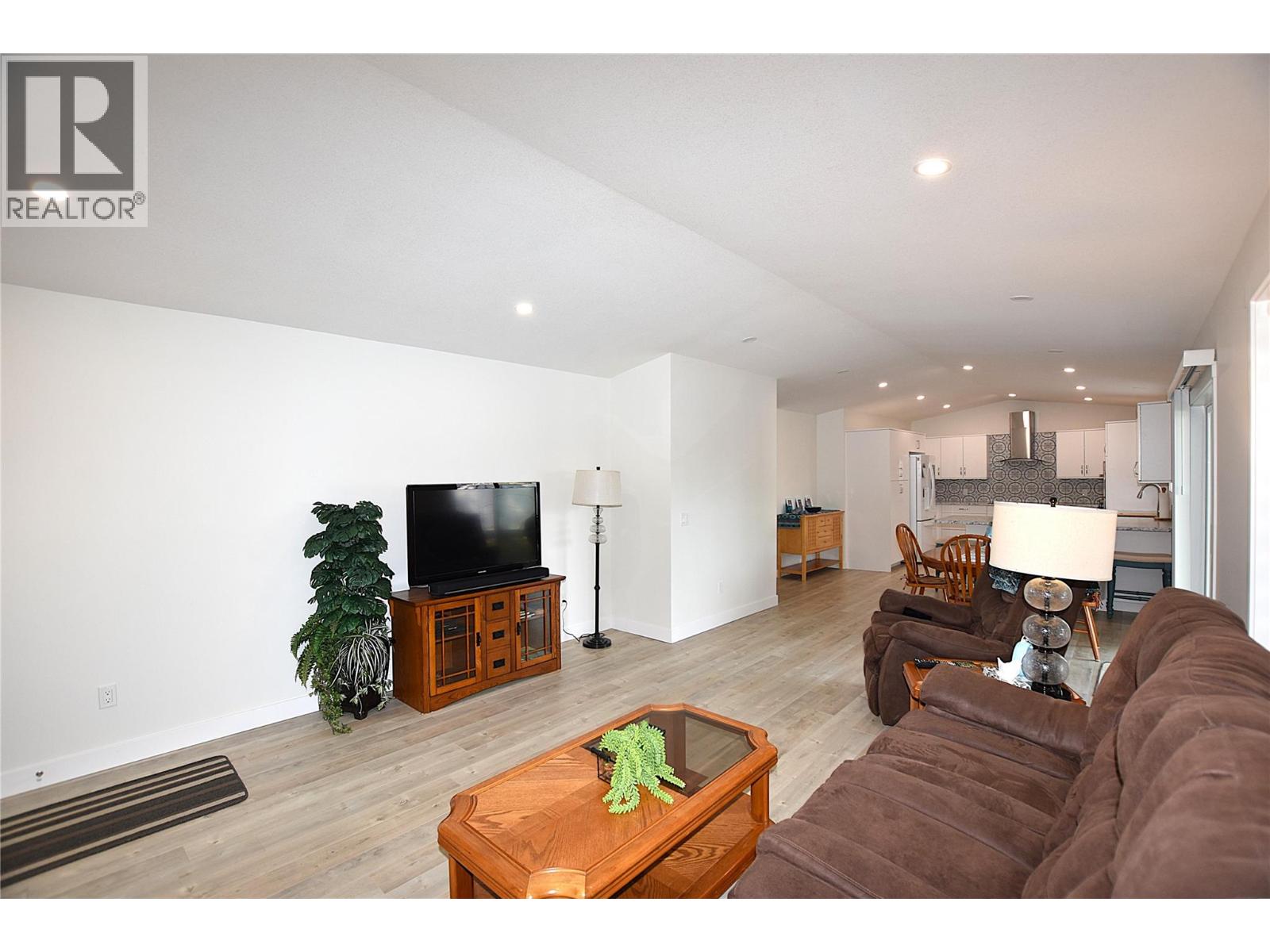  233 234 Falcon Avenue, Vernon