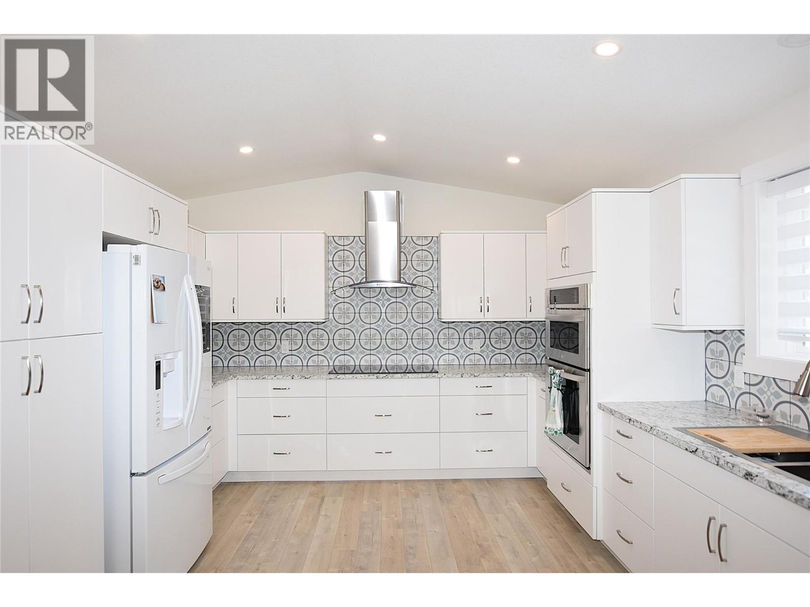  233 234 Falcon Avenue, Vernon