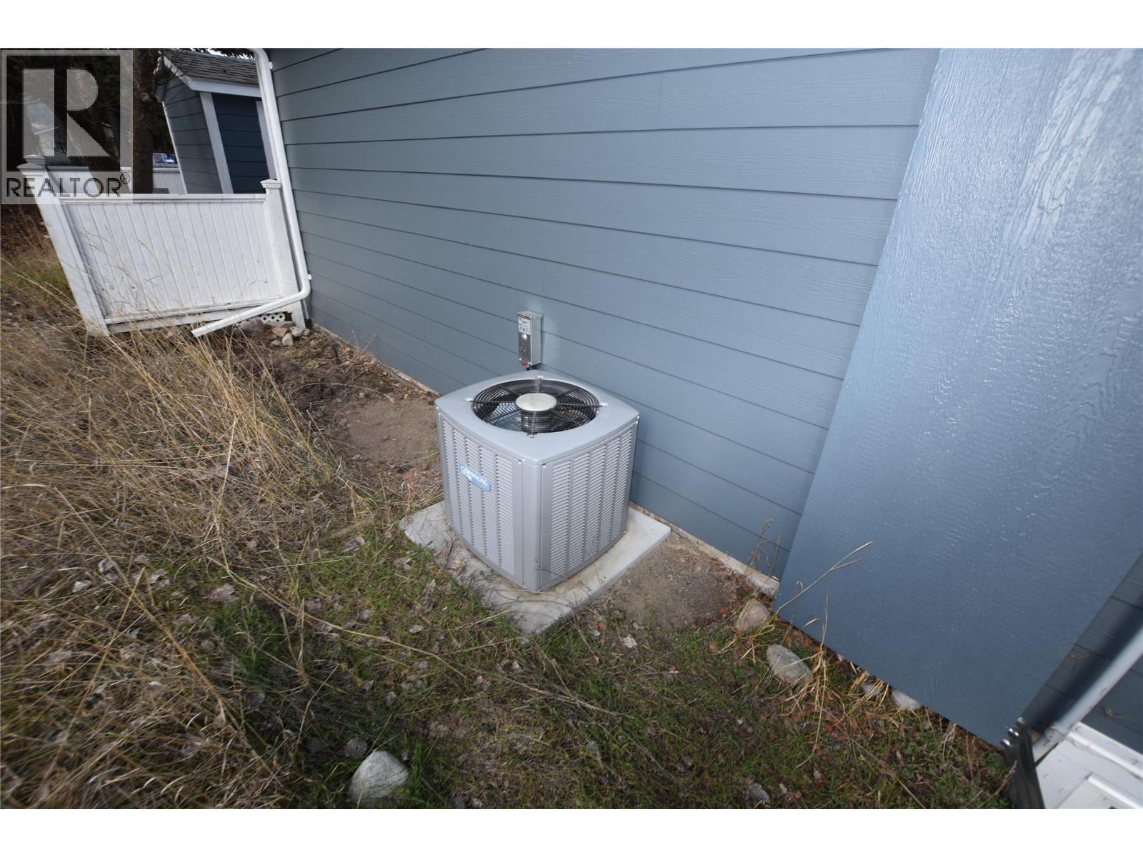  233 234 Falcon Avenue, Vernon
