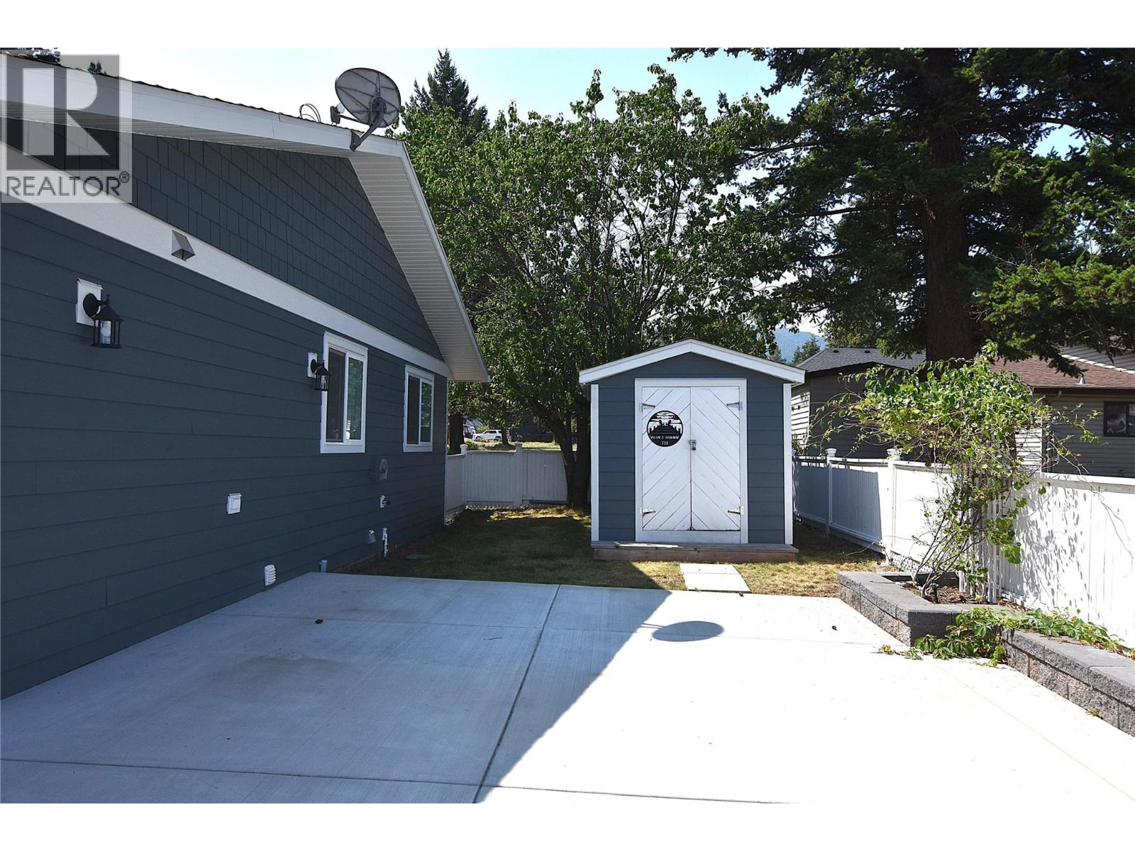  233 234 Falcon Avenue, Vernon