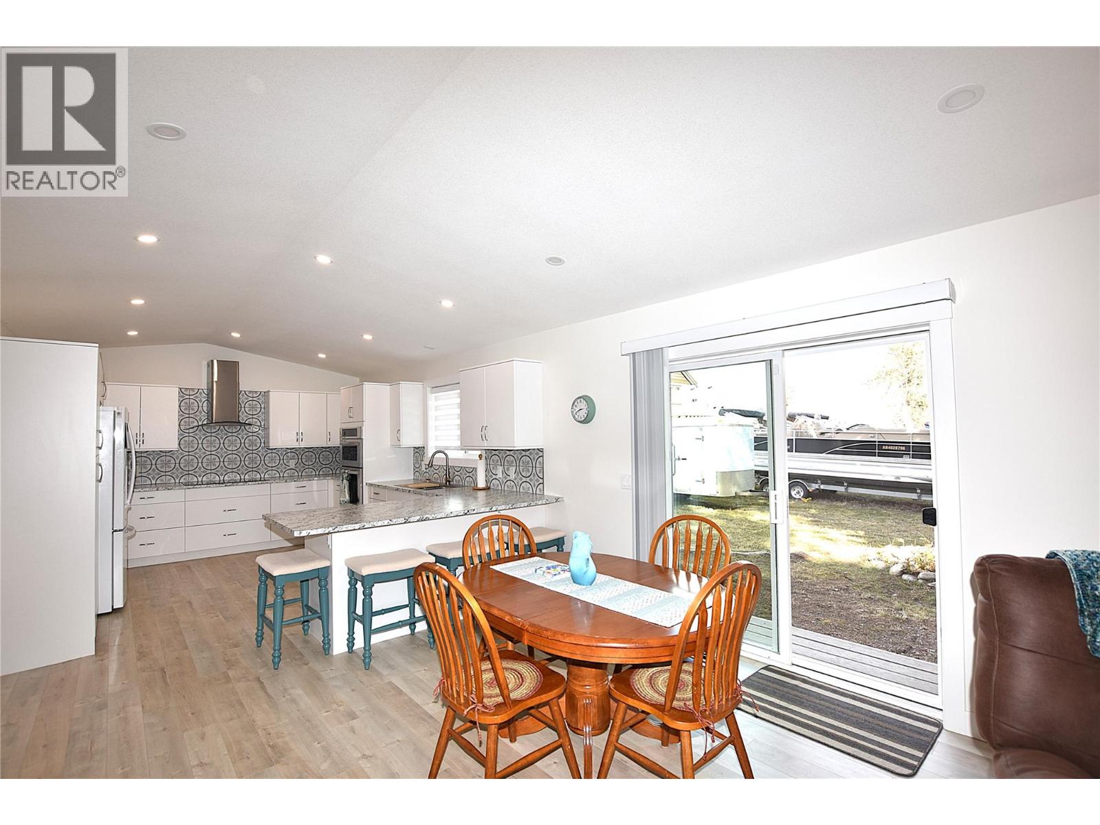  233 234 Falcon Avenue, Vernon