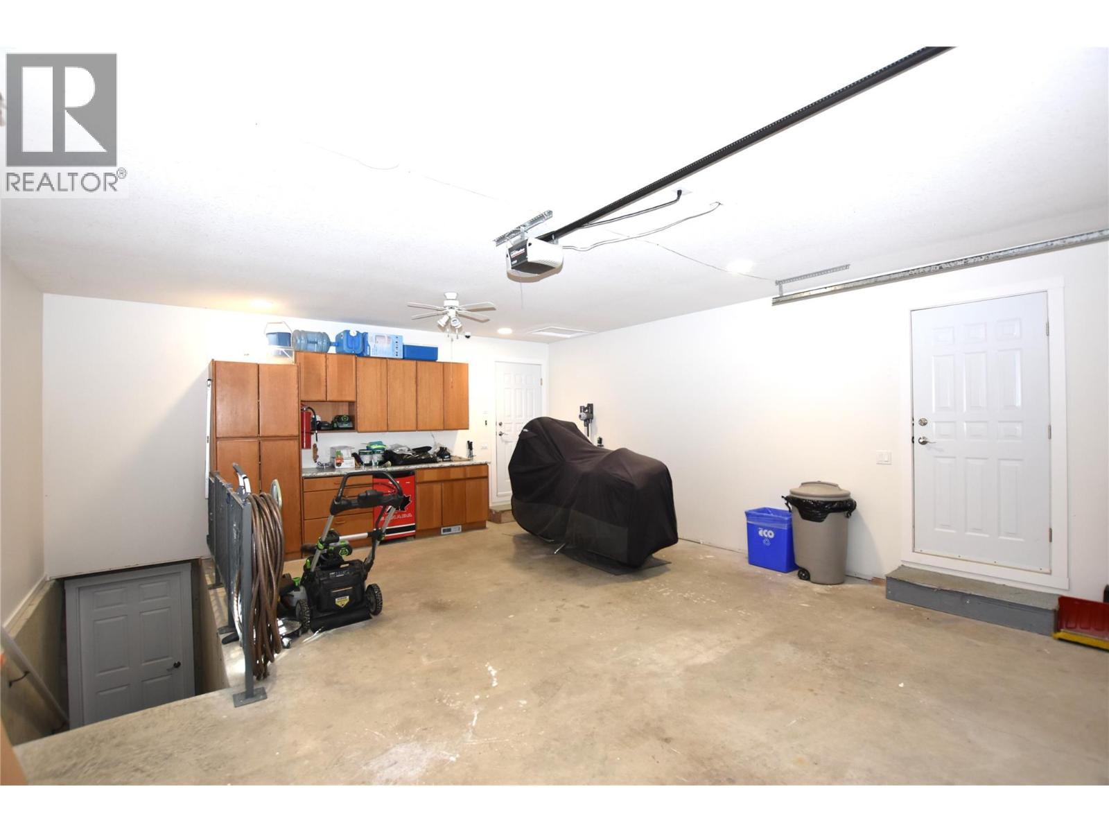  233 234 Falcon Avenue, Vernon