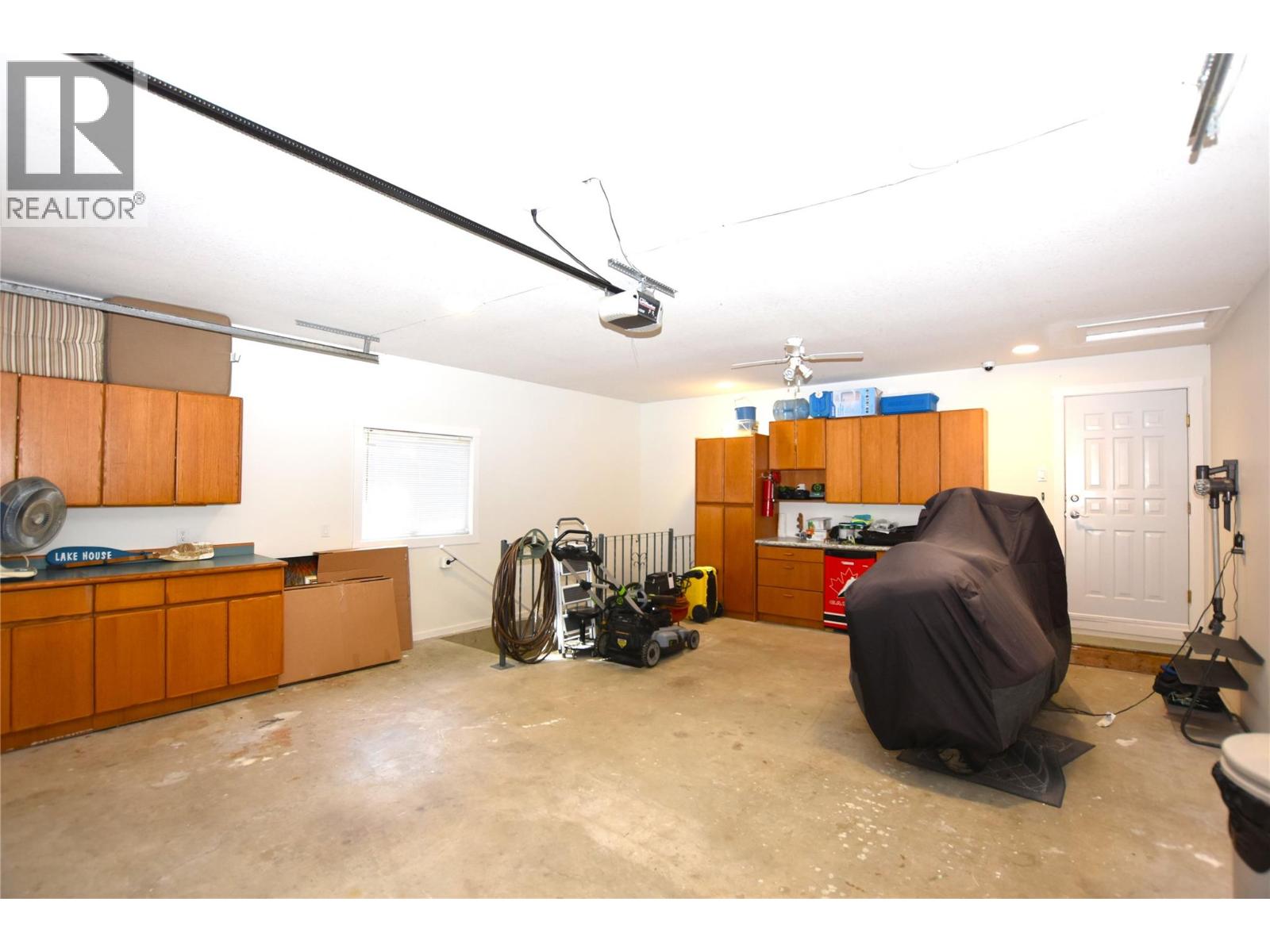  233 234 Falcon Avenue, Vernon