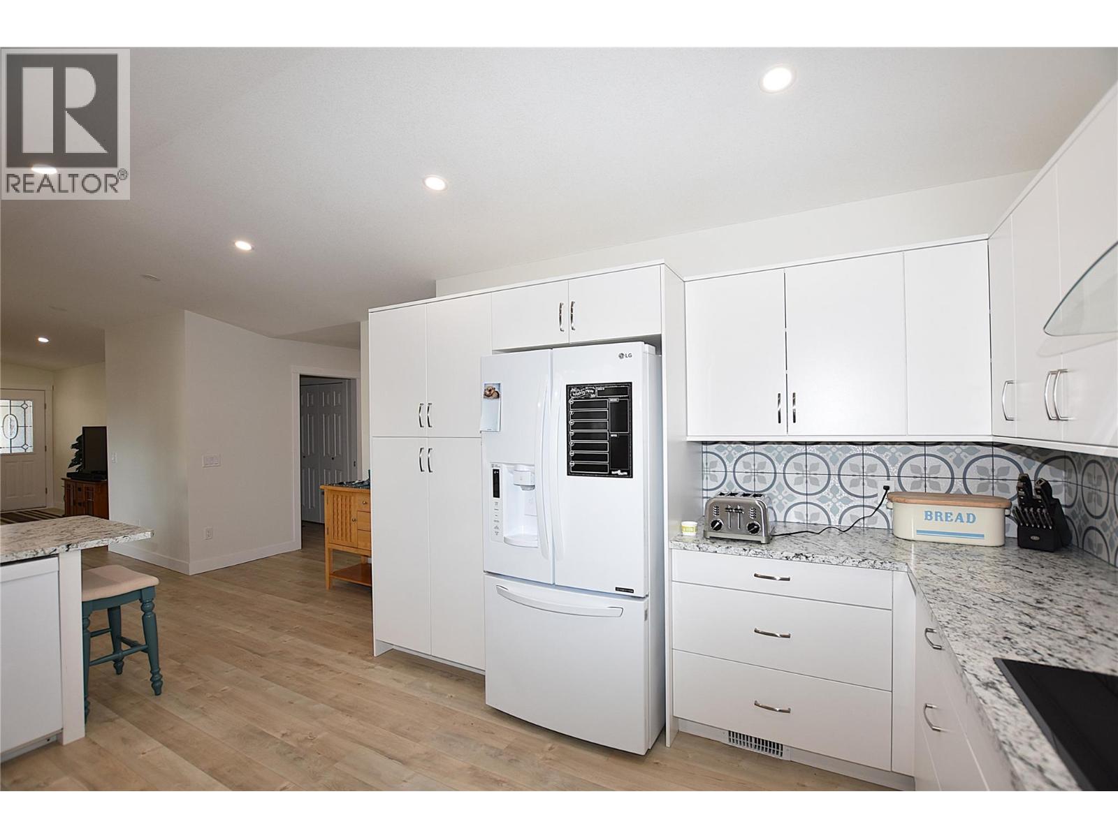  233 234 Falcon Avenue, Vernon