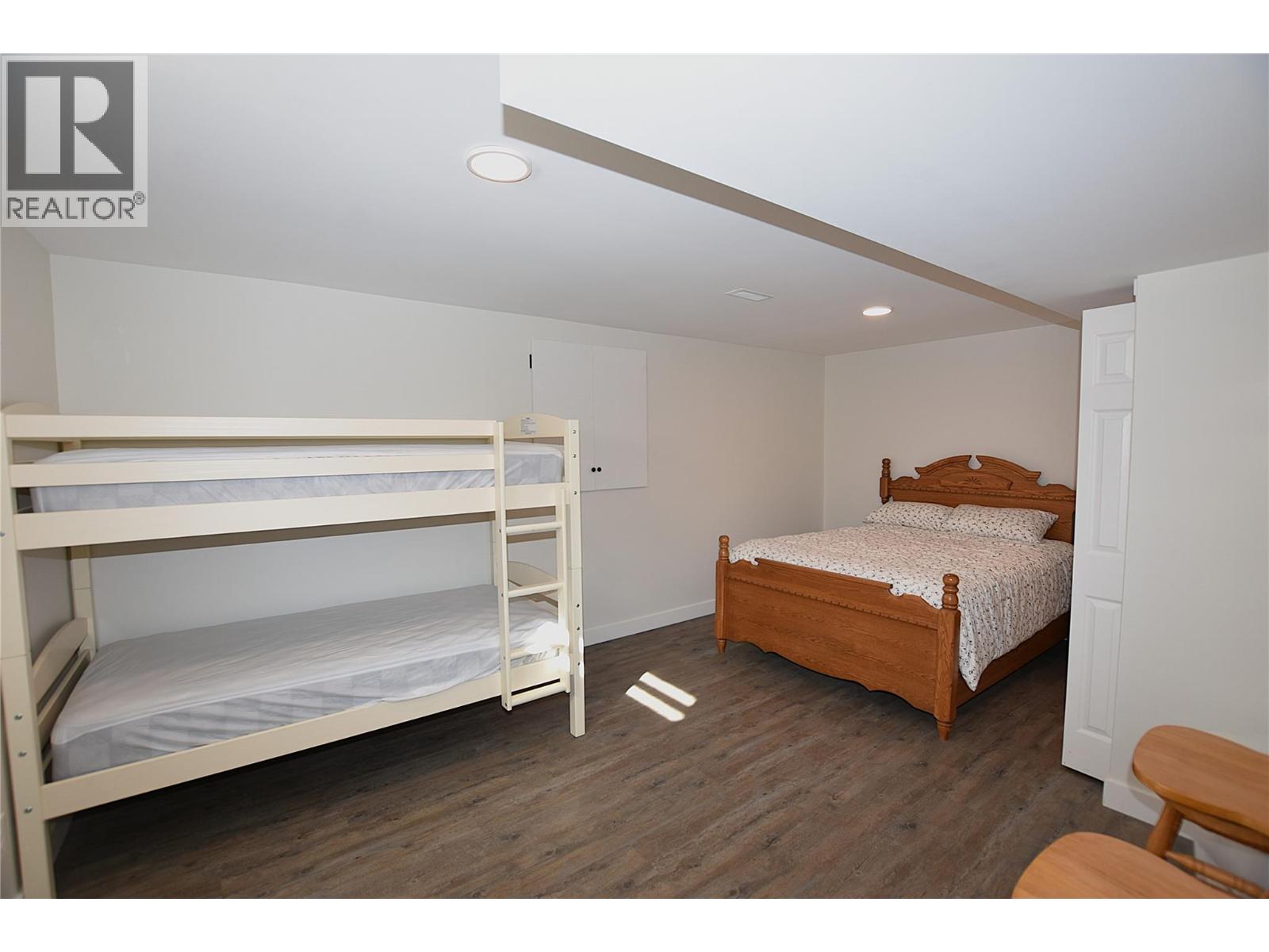  233 234 Falcon Avenue, Vernon