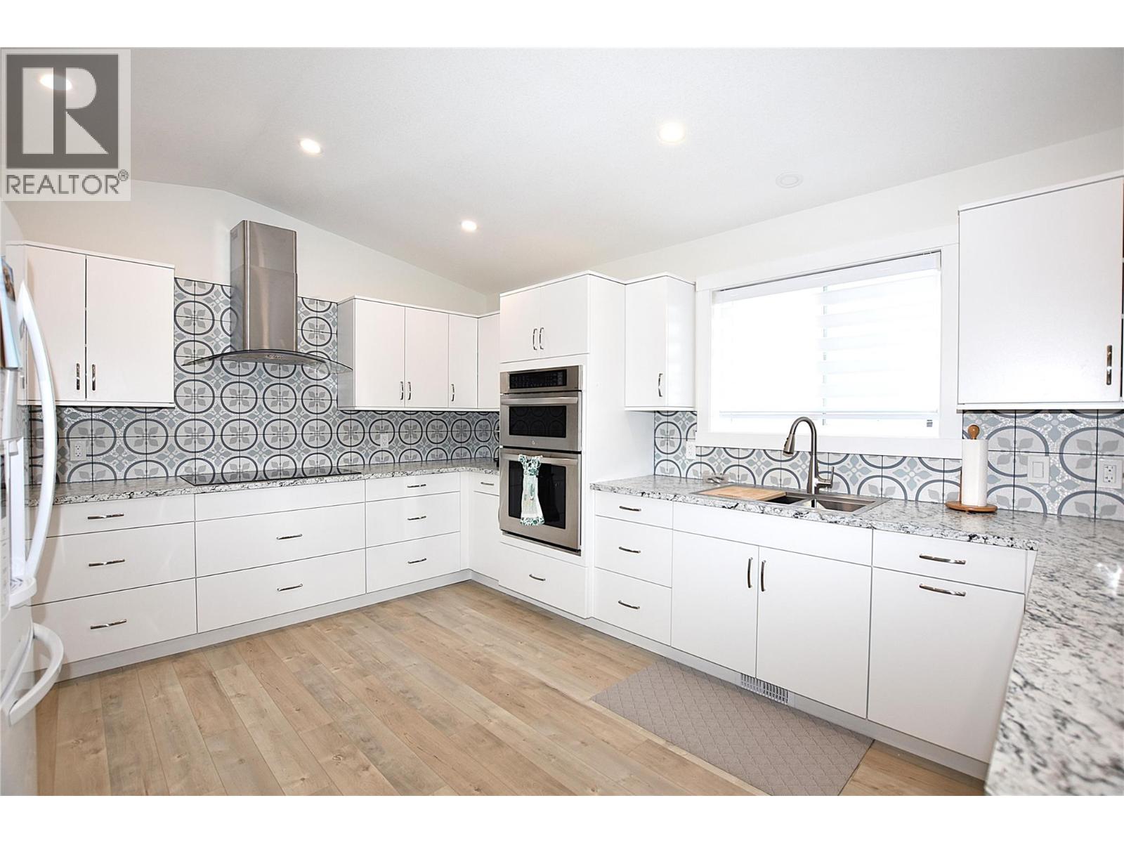  233 234 Falcon Avenue, Vernon