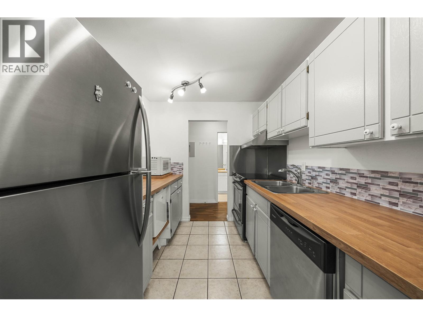 Photo 8 of 312 3451 Springfield Drive, Richmond BC