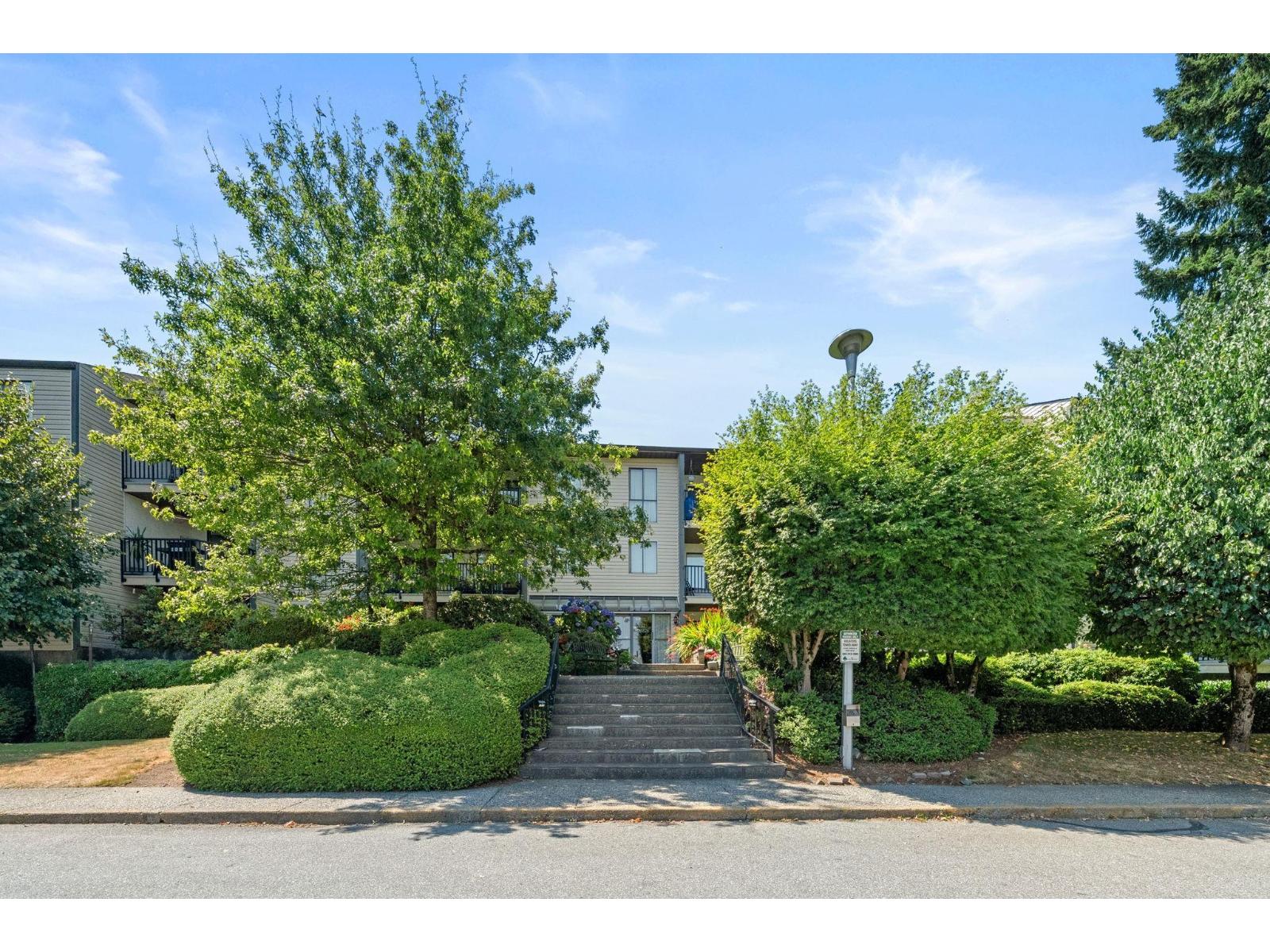 Photo 2 of 113 9952 149 Street, Surrey BC