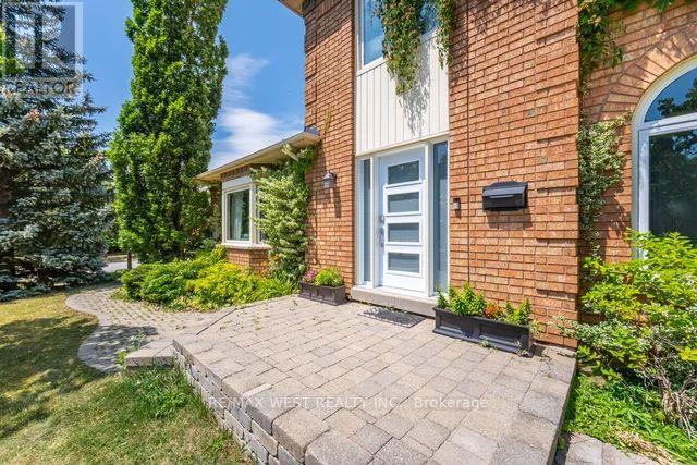 Photo 3 of 5571 Spangler Drive, Mississauga ON
