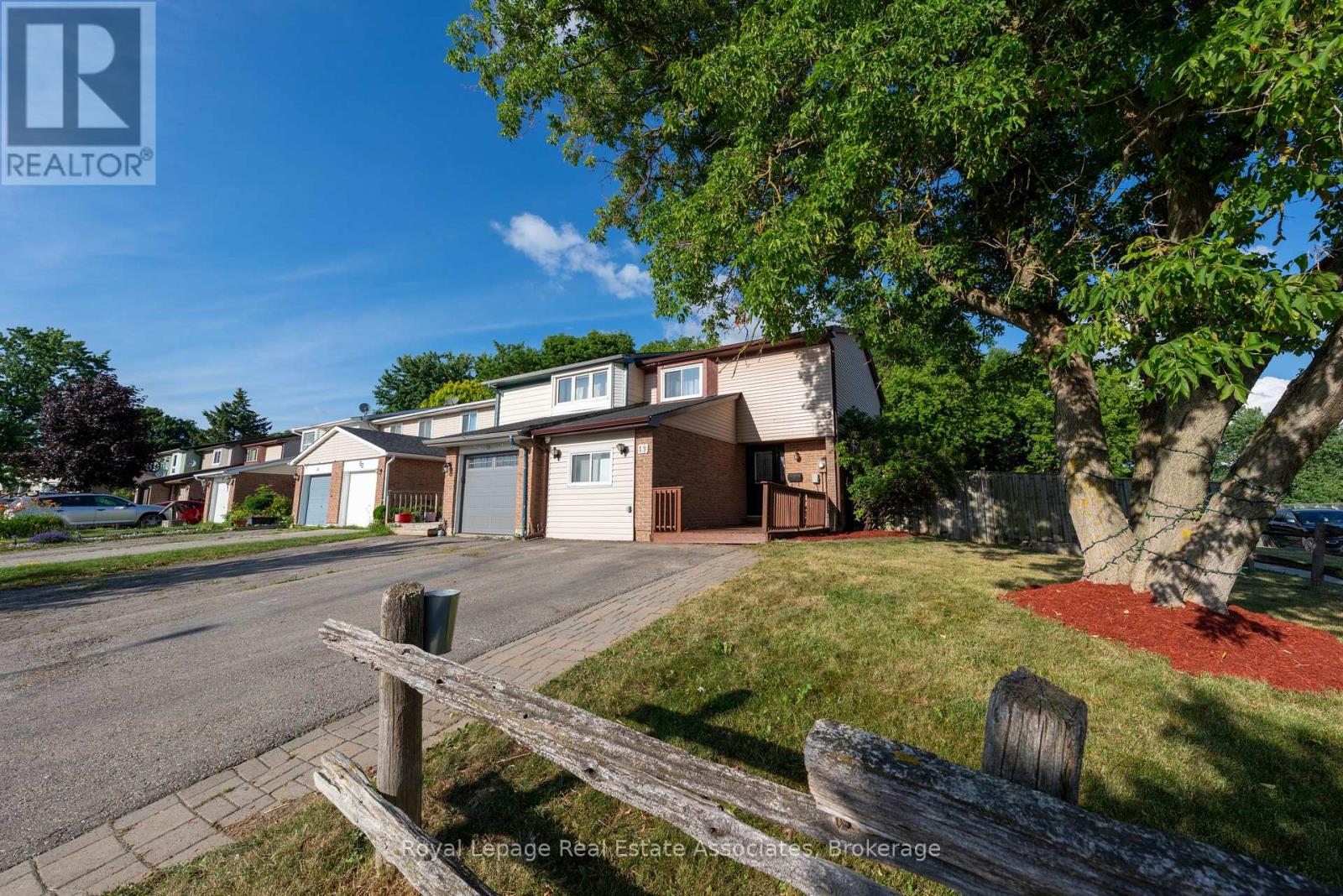 Photo 3 of 19 Burbank Crescent, Orangeville ON