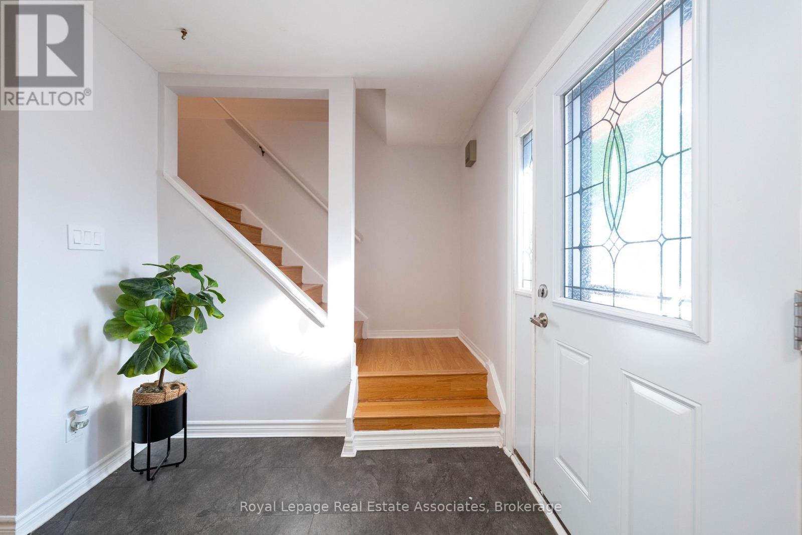 Photo 11 of 19 Burbank Crescent, Orangeville ON