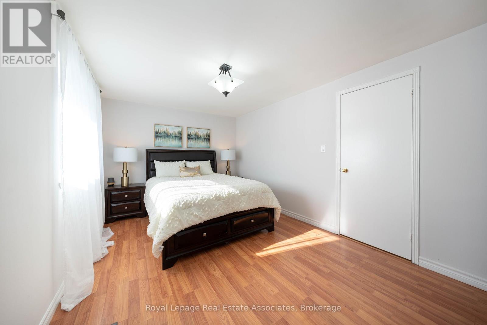 Photo 15 of 19 Burbank Crescent, Orangeville ON