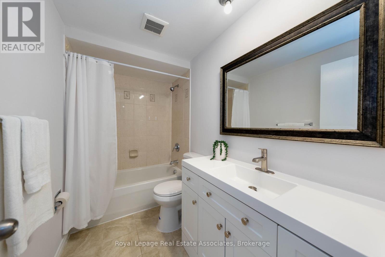 Photo 18 of 19 Burbank Crescent, Orangeville ON