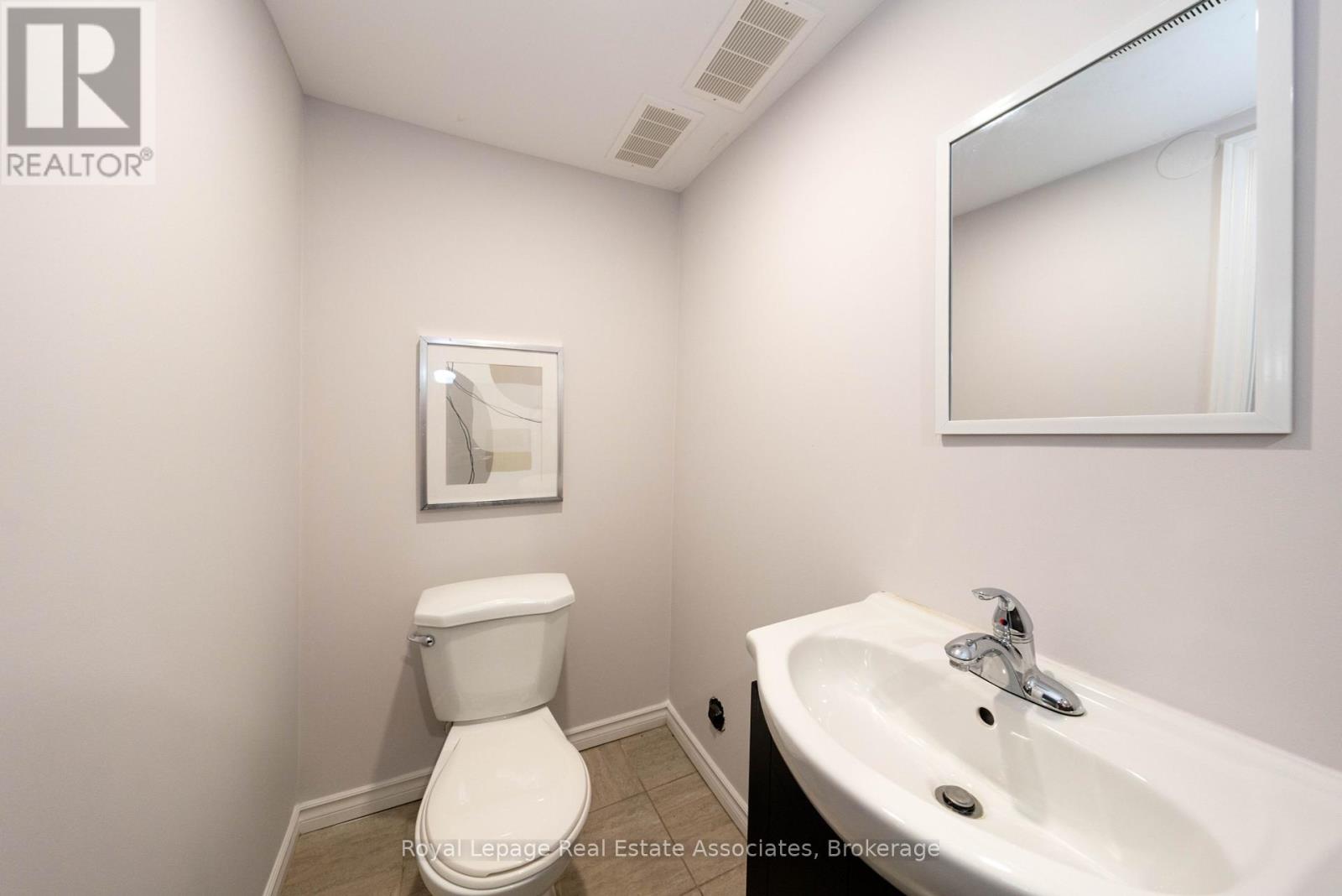 Photo 6 of 19 Burbank Crescent, Orangeville ON