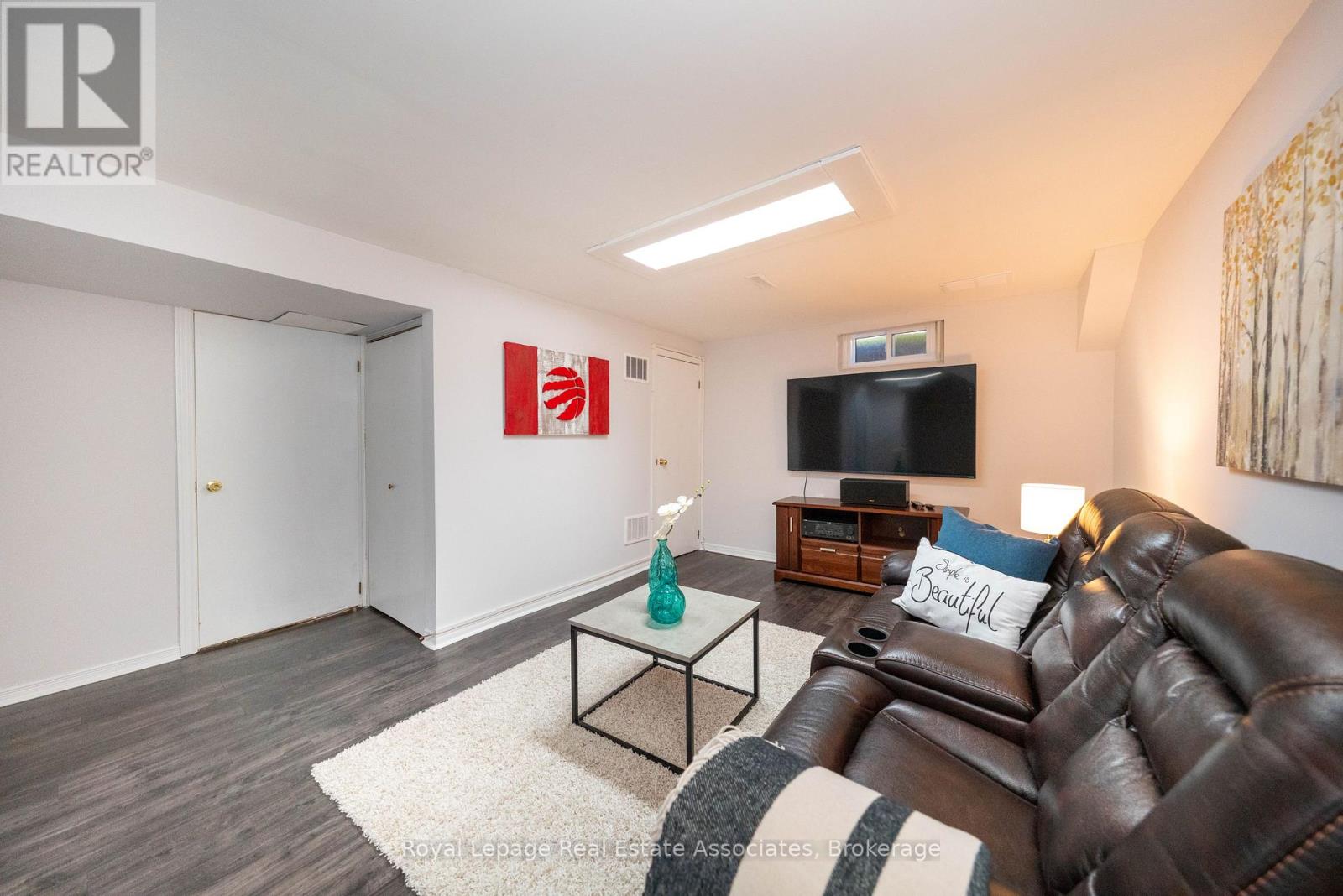 Photo 7 of 19 Burbank Crescent, Orangeville ON