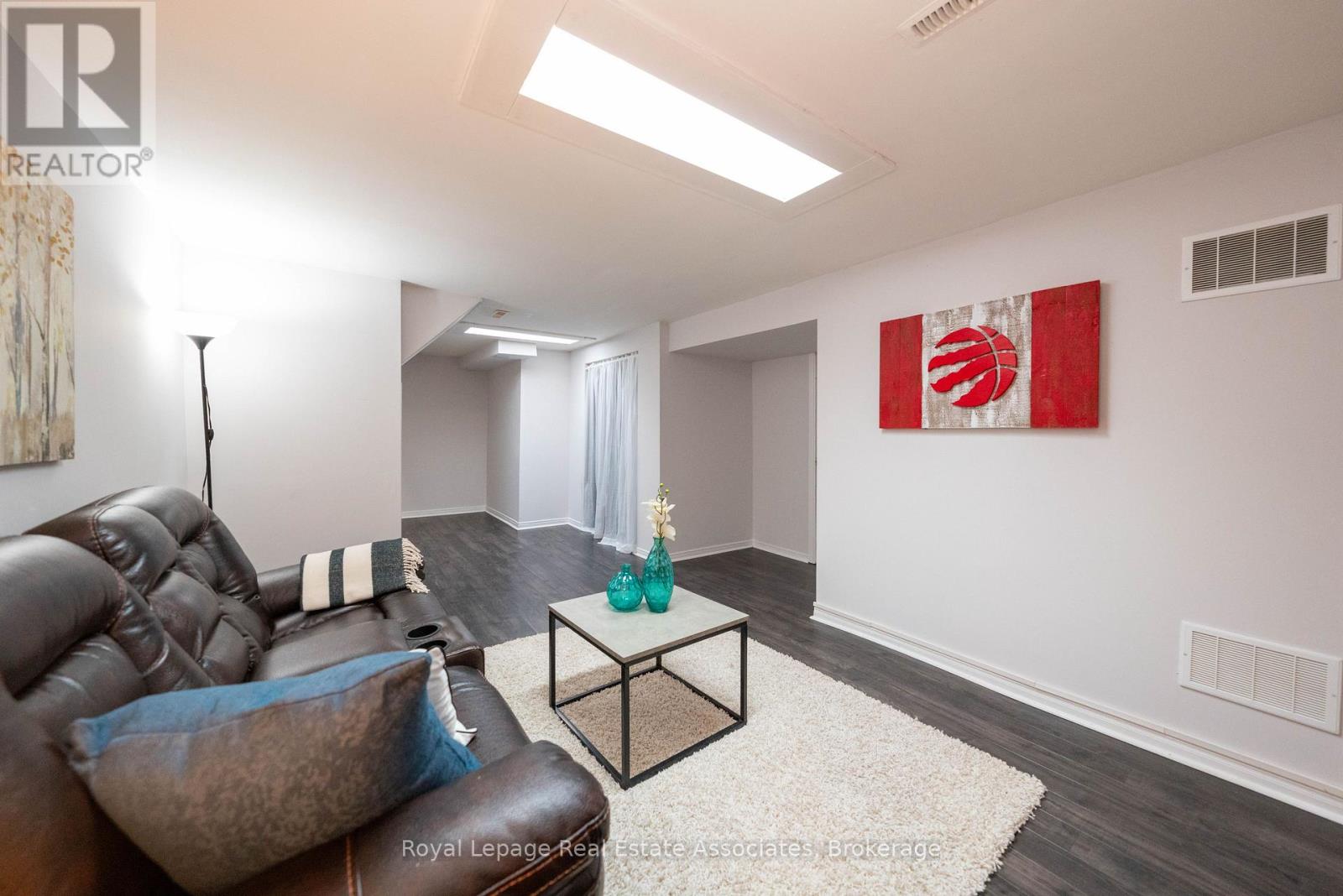 Photo 14 of 19 Burbank Crescent, Orangeville ON