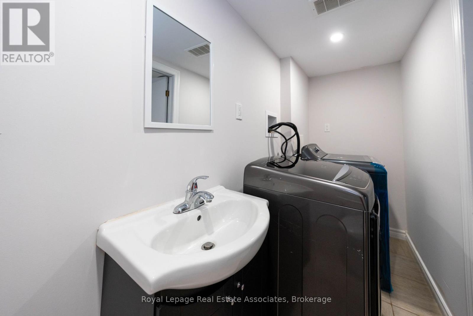 Photo 10 of 19 Burbank Crescent, Orangeville ON