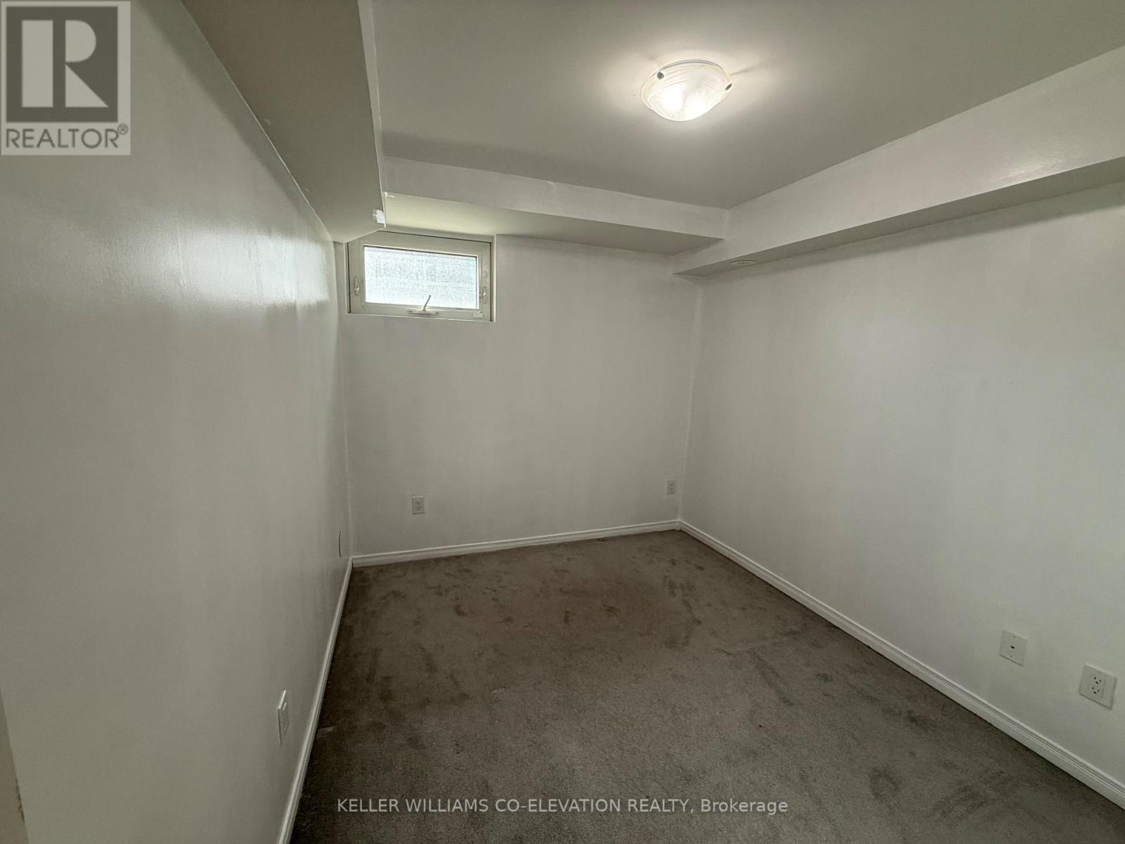Photo 5 of 112 11 Applewood Lane, Toronto ON