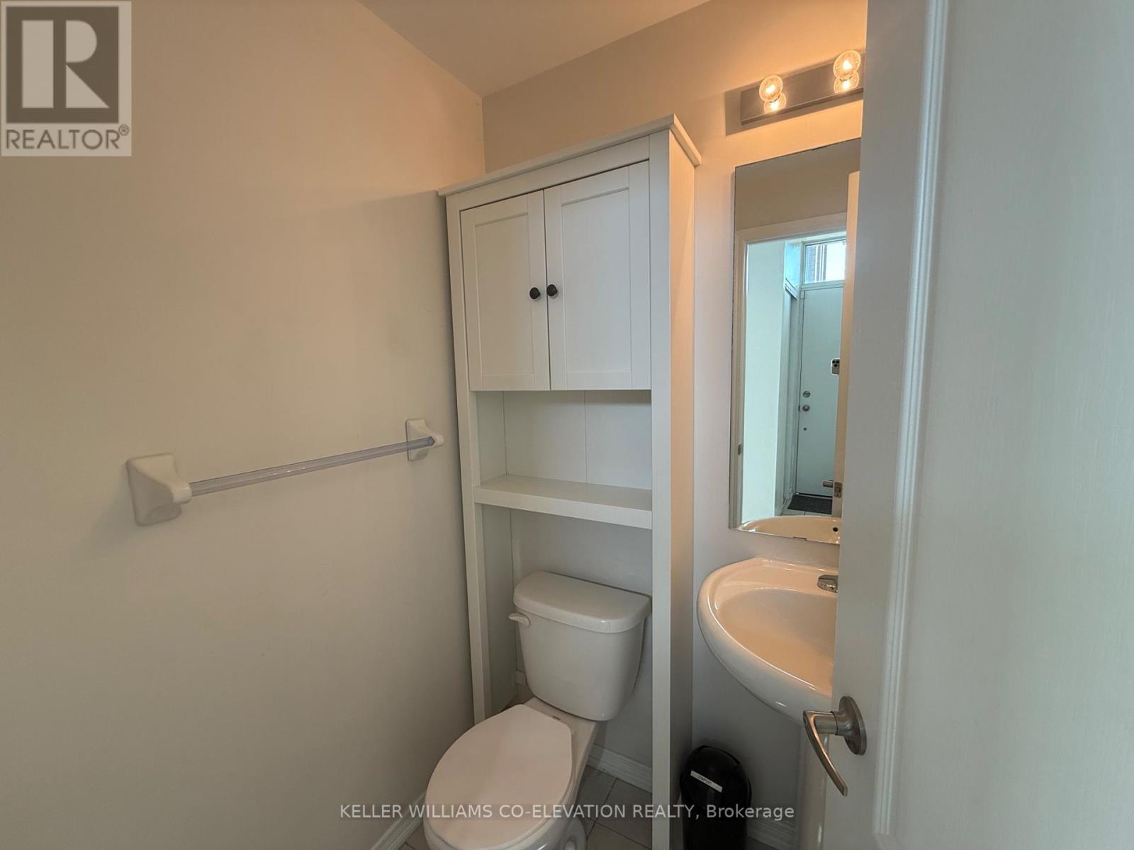 Photo 8 of 112 11 Applewood Lane, Toronto ON
