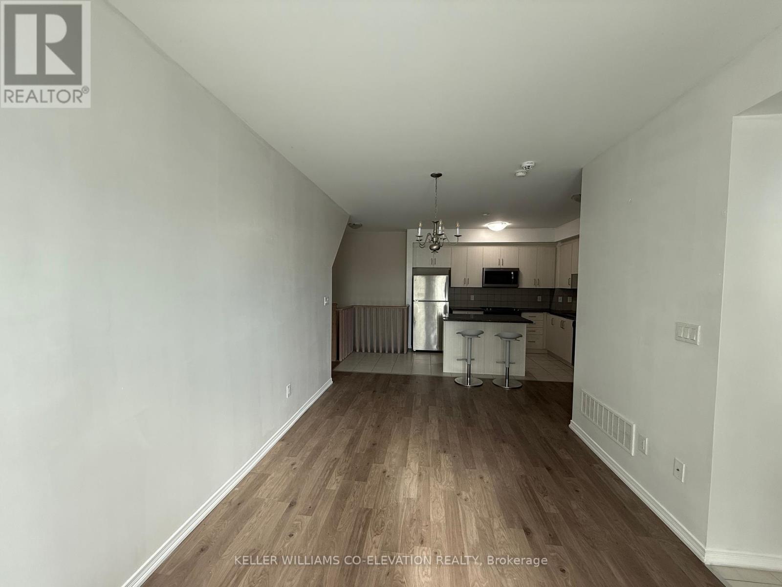 Photo 12 of 112 11 Applewood Lane, Toronto ON