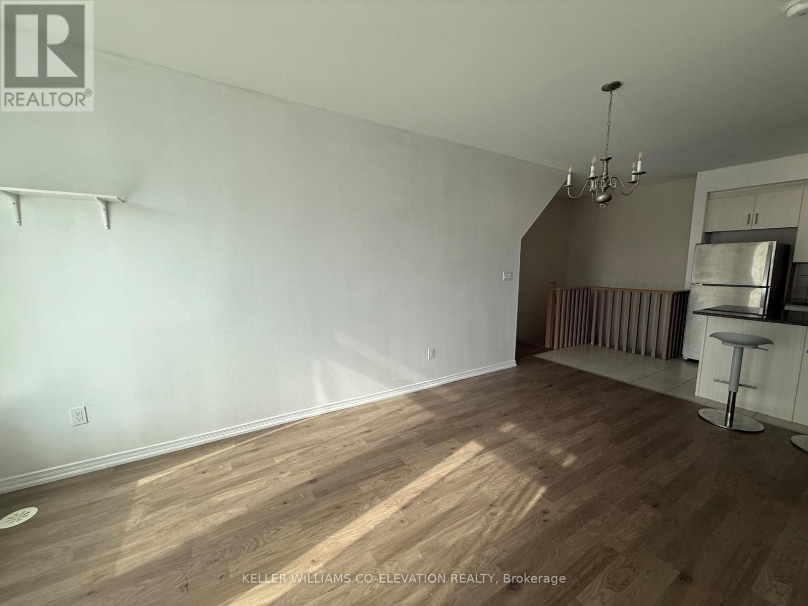 Photo 3 of 112 11 Applewood Lane, Toronto ON