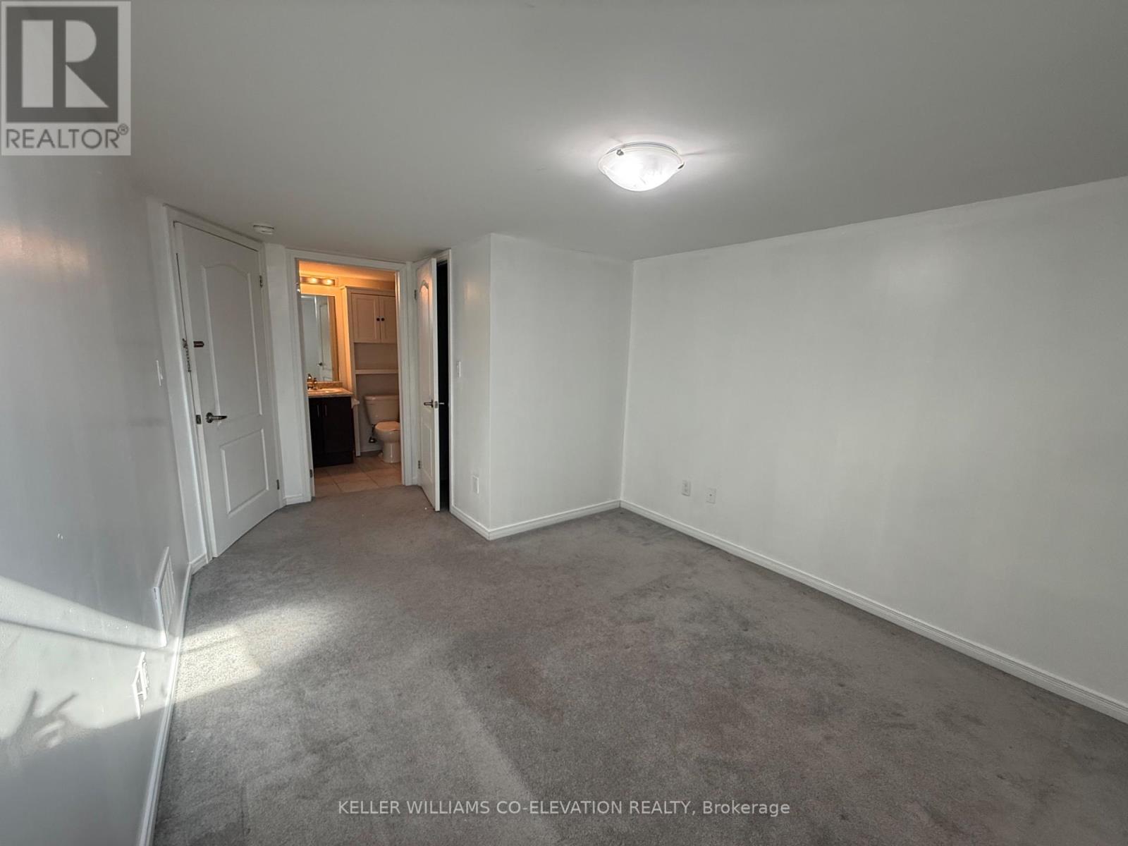 Photo 9 of 112 11 Applewood Lane, Toronto ON