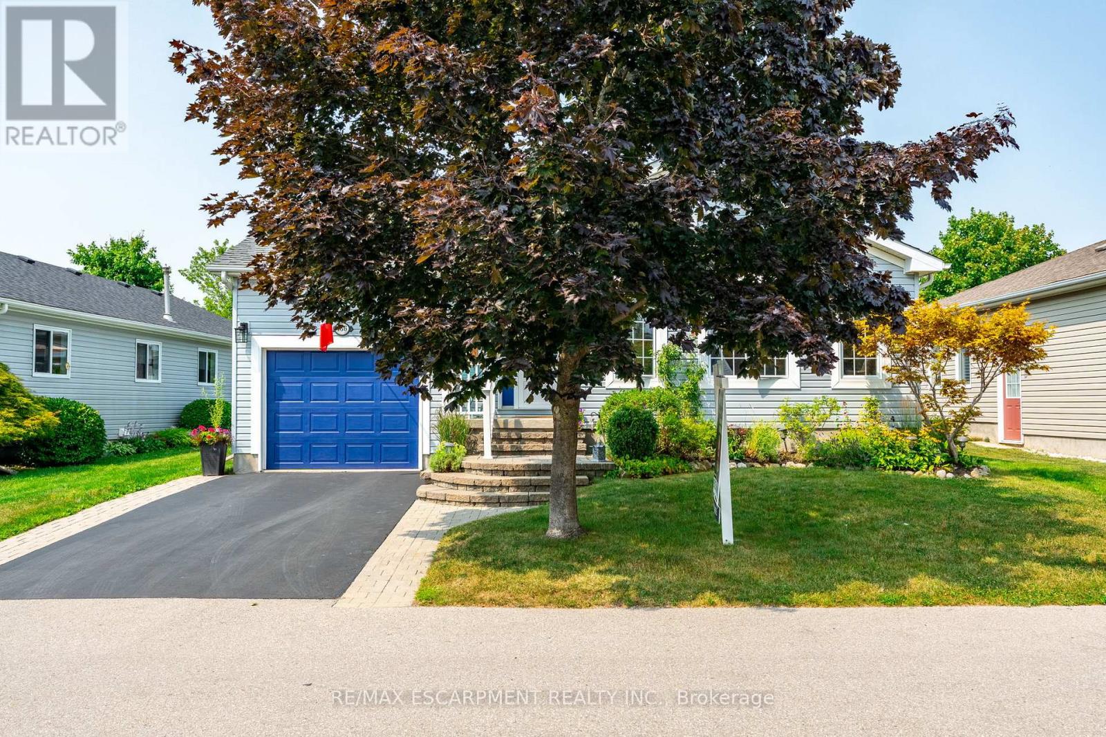 Photo 2 of 136 Glenariff Drive, Hamilton ON