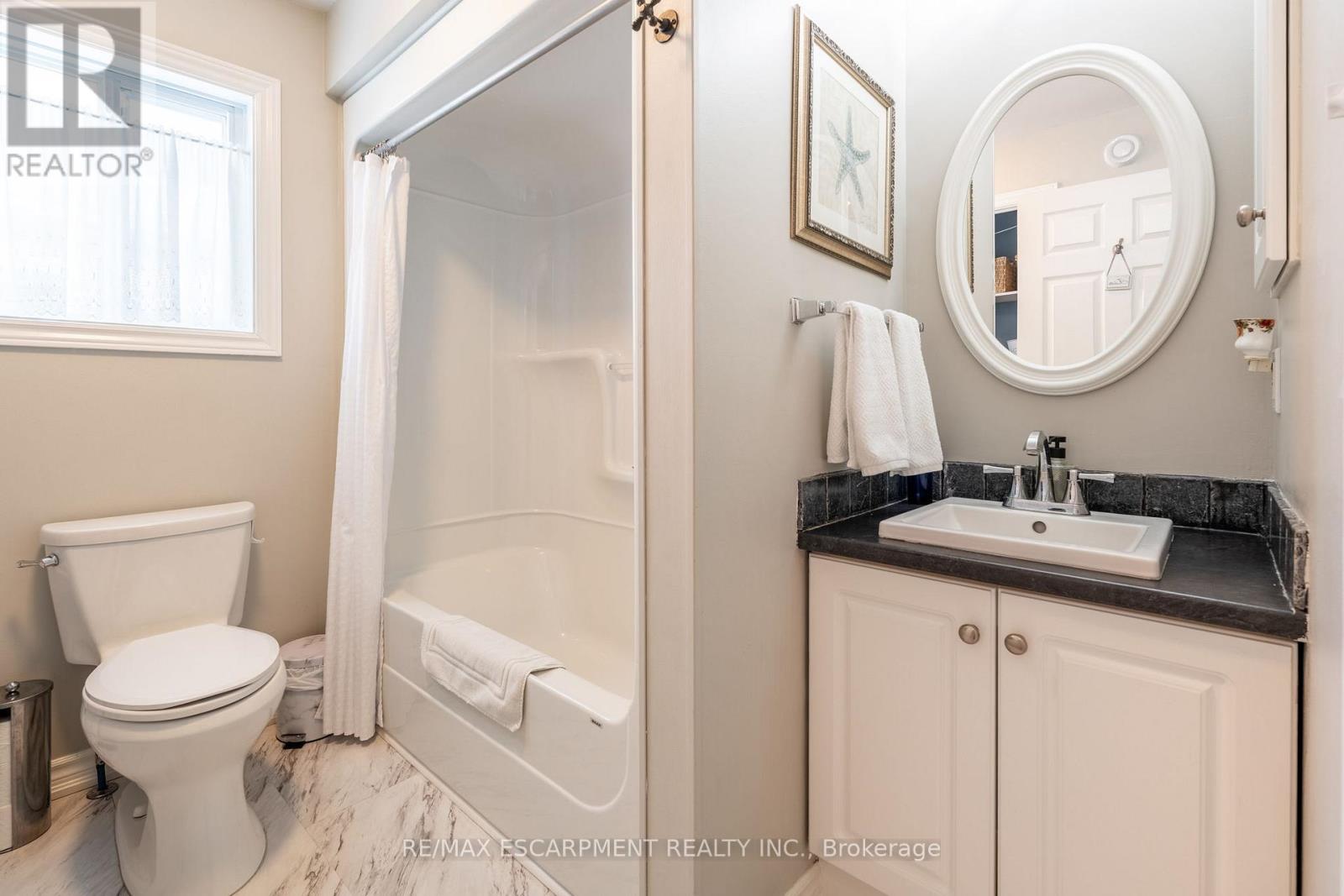 Photo 21 of 136 Glenariff Drive, Hamilton ON