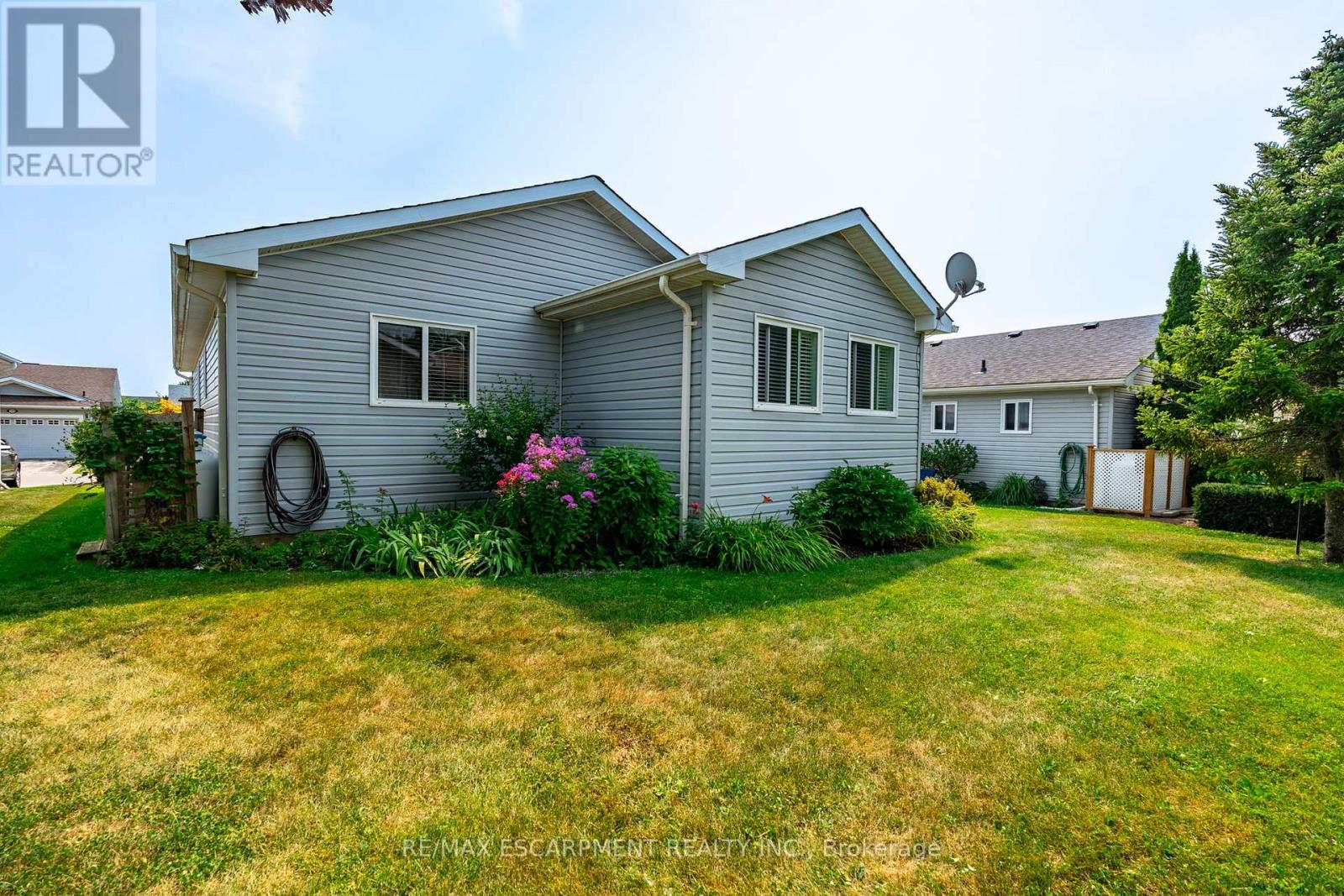 Photo 36 of 136 Glenariff Drive, Hamilton ON