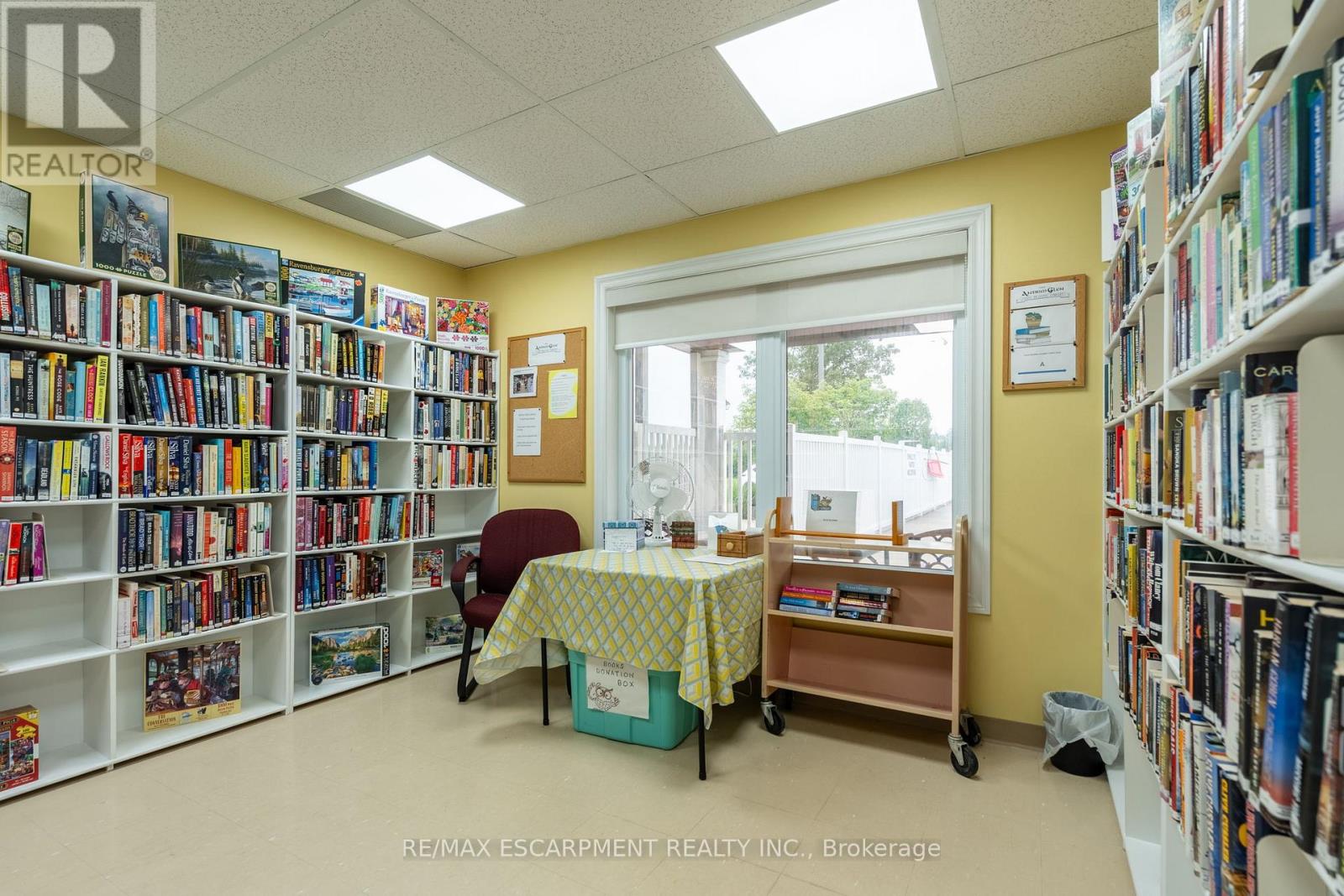 Photo 48 of 136 Glenariff Drive, Hamilton ON