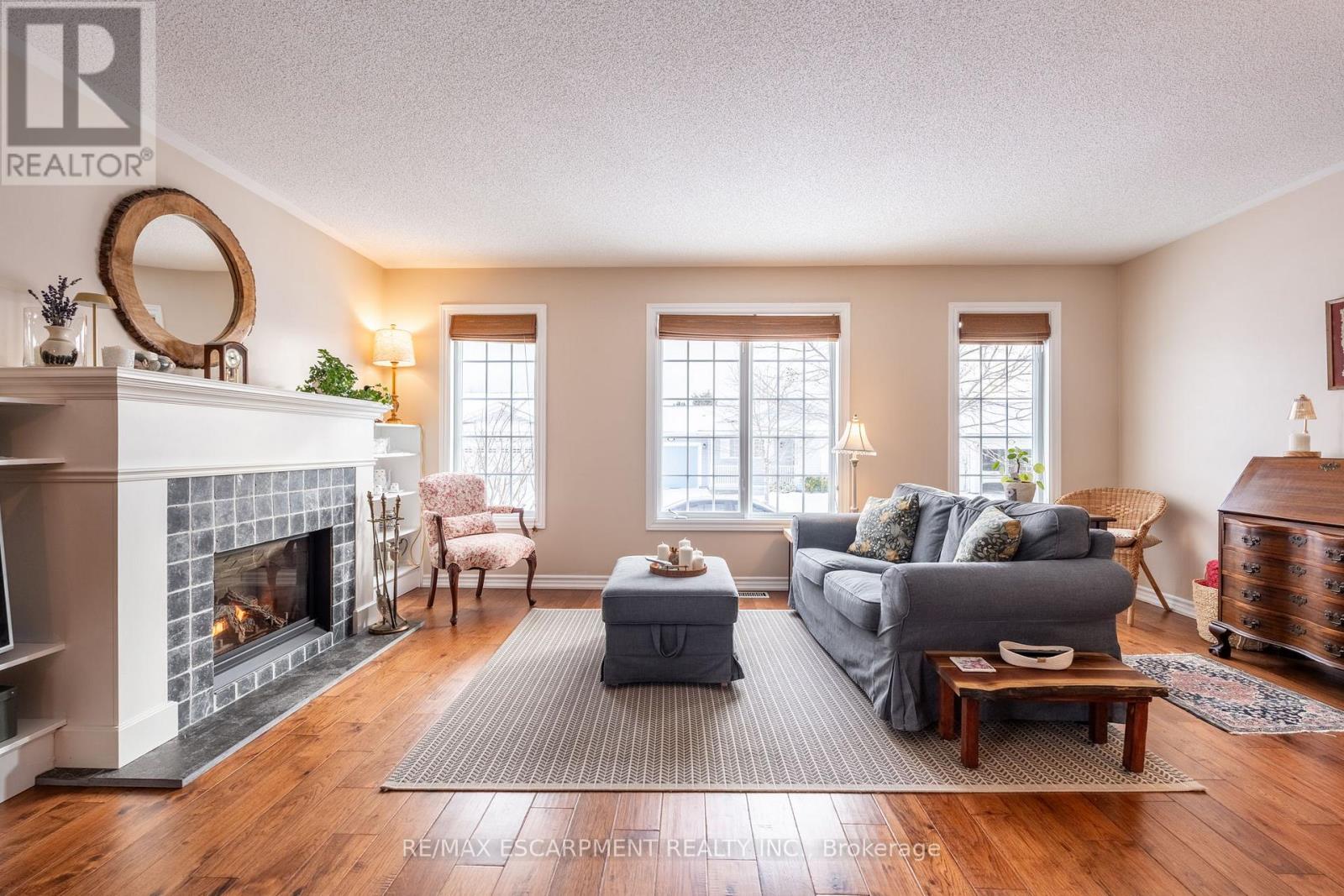 Photo 9 of 136 Glenariff Drive, Hamilton ON