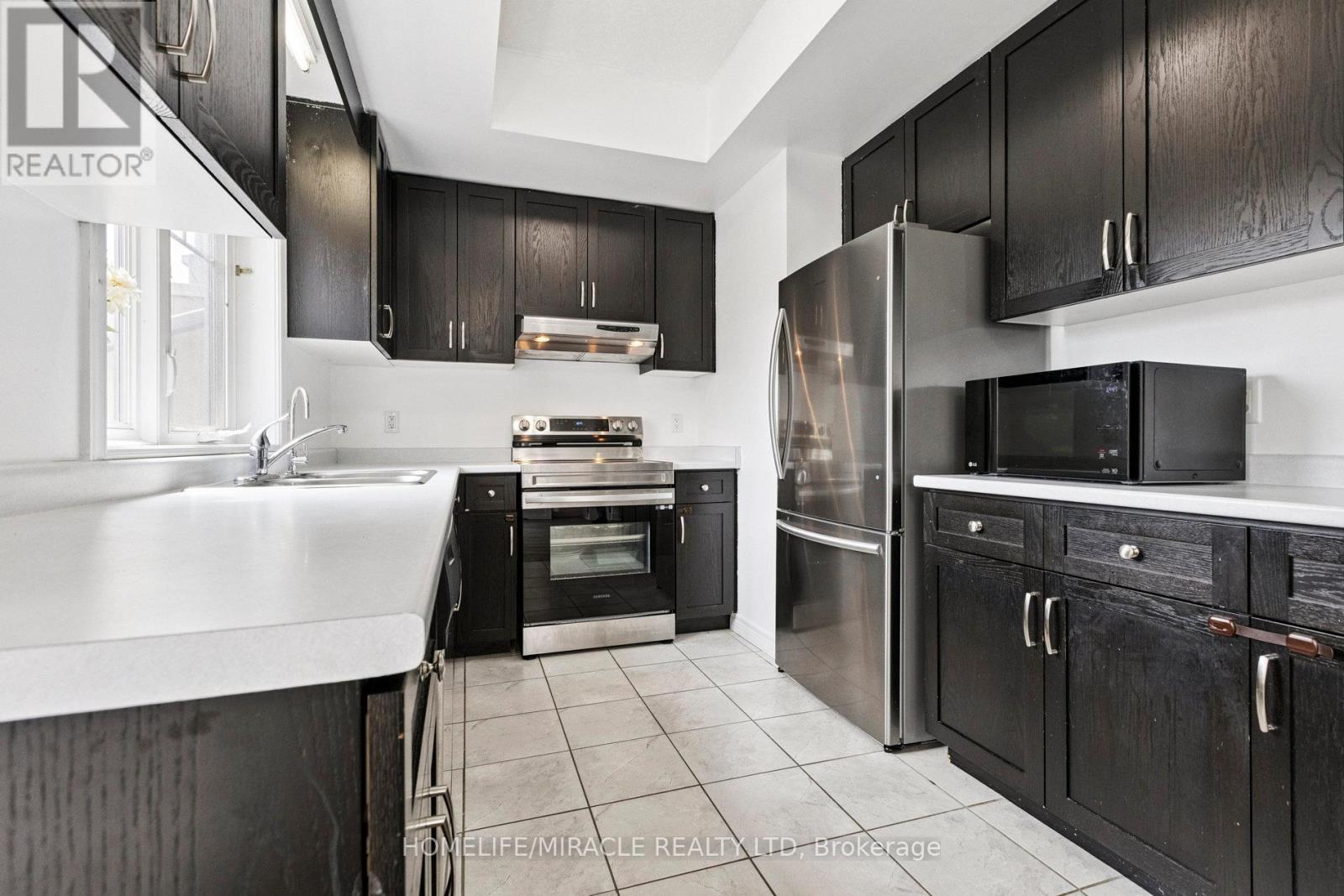 Photo 9 of 15 39 Kay Crescent, Guelph ON