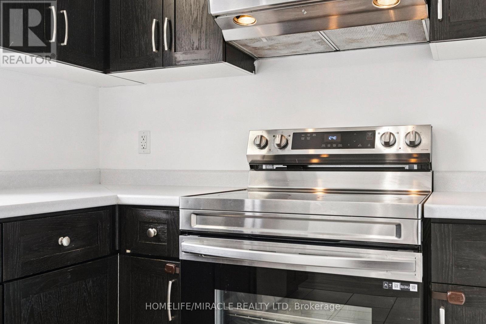 Photo 8 of 15 39 Kay Crescent, Guelph ON