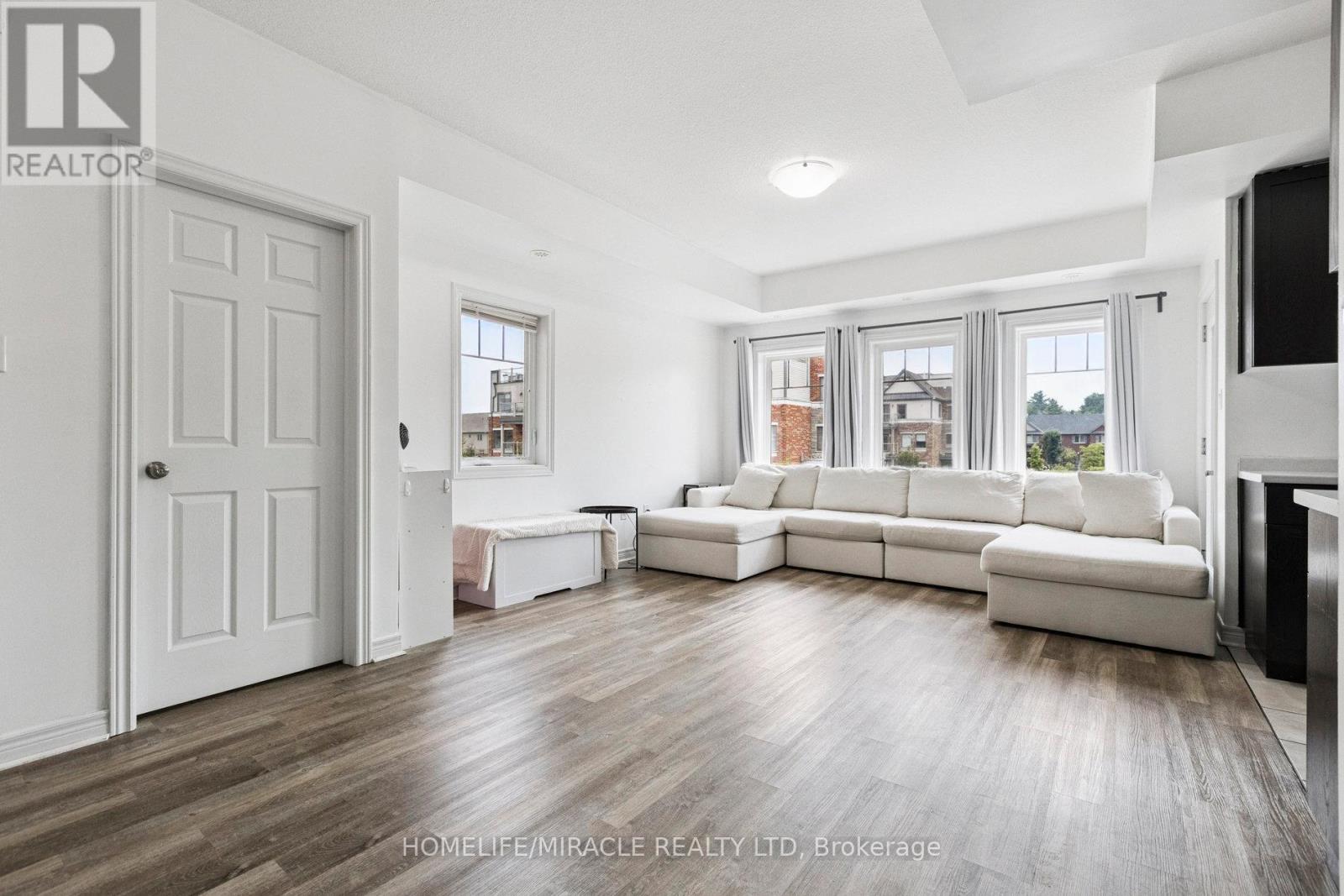 Photo 7 of 15 39 Kay Crescent, Guelph ON
