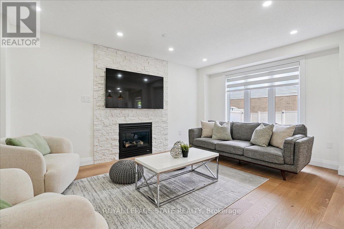 Photo 11 of 54 Ivybridge Drive, Hamilton ON